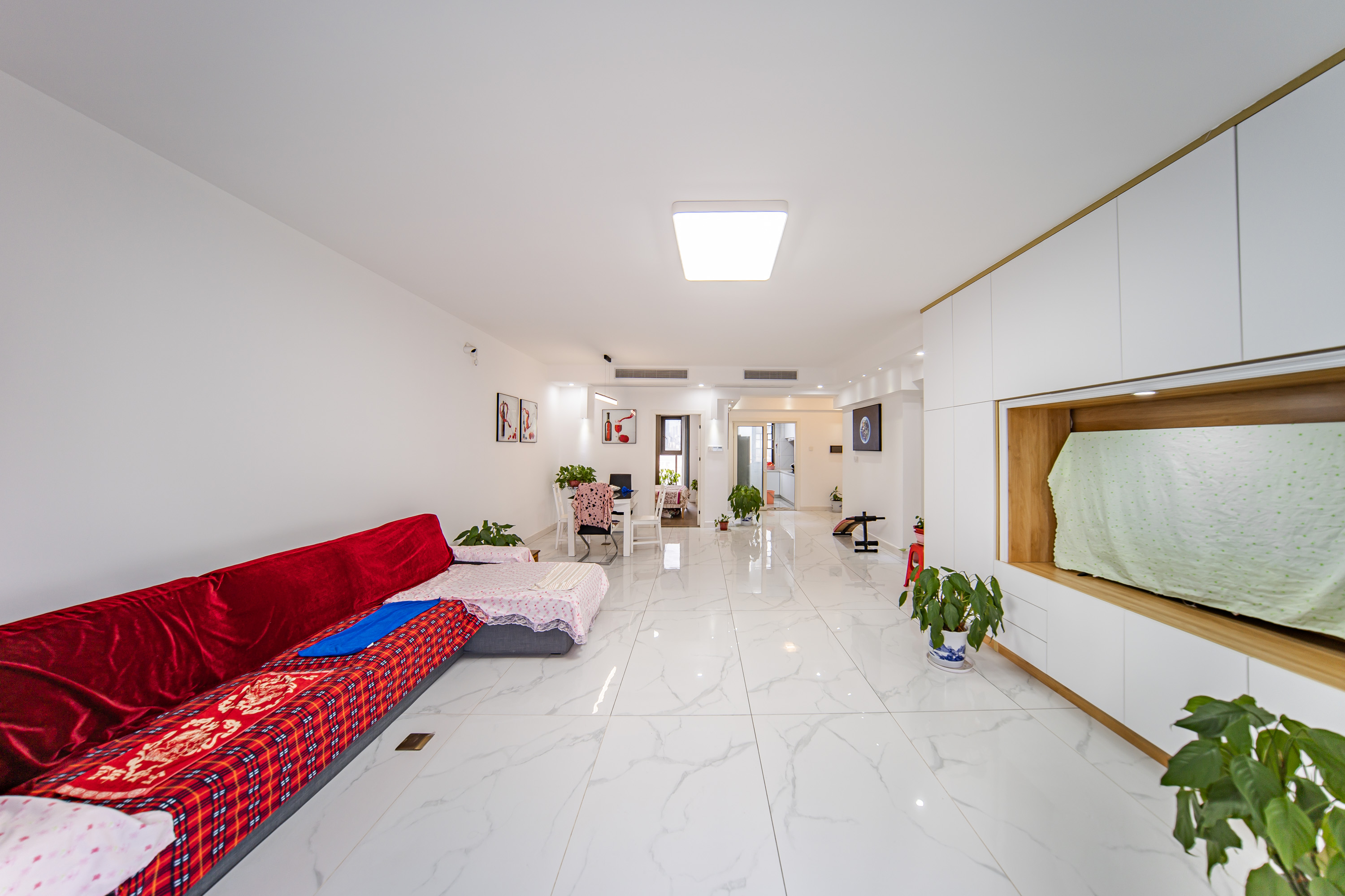 绿地湖湘中心 4室2厅2卫 429.0万 绿地湖湘中心 4室2厅2卫 429.0万客厅