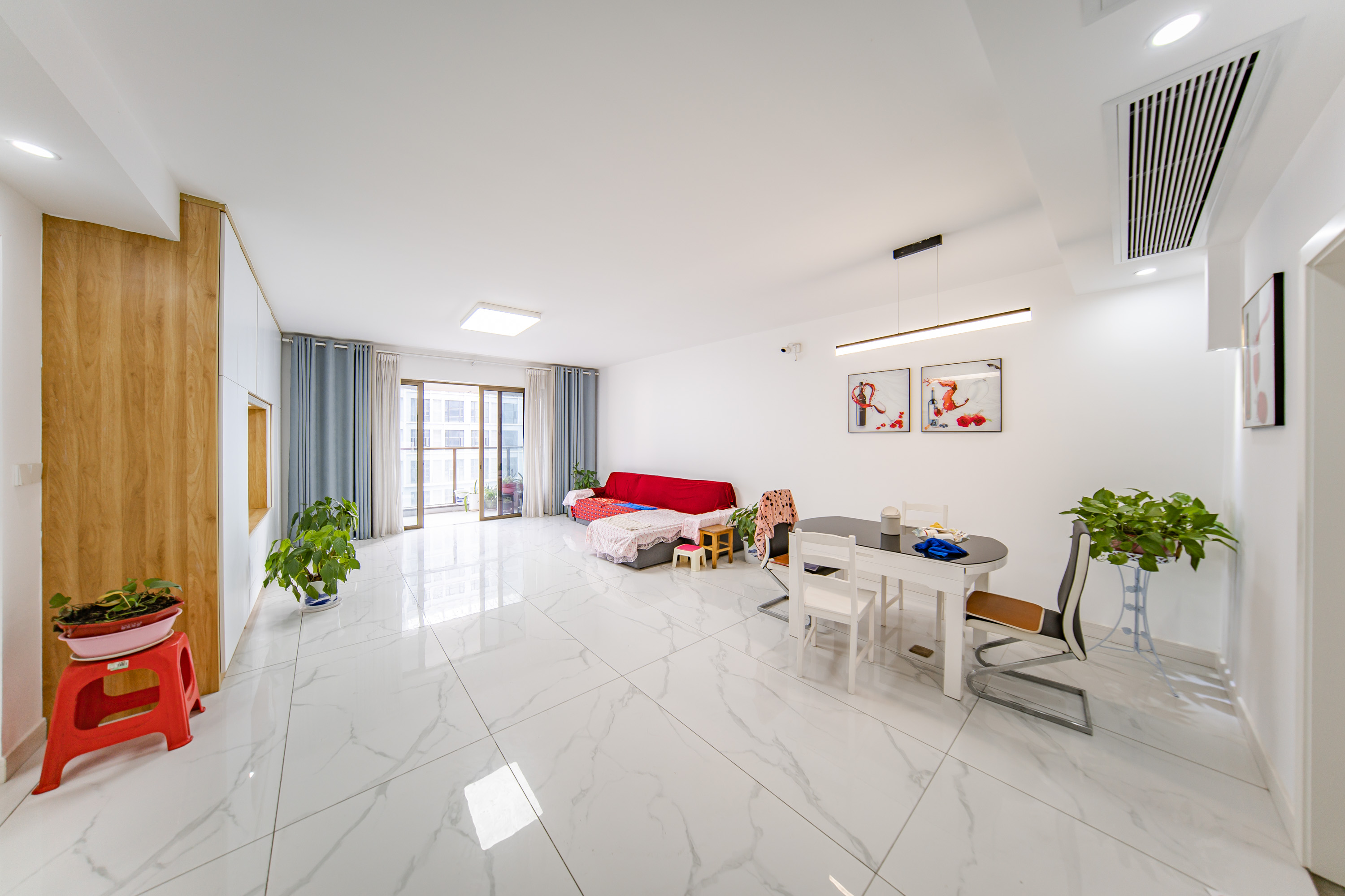 绿地湖湘中心 4室2厅2卫 429.0万 绿地湖湘中心 4室2厅2卫 429.0万客厅