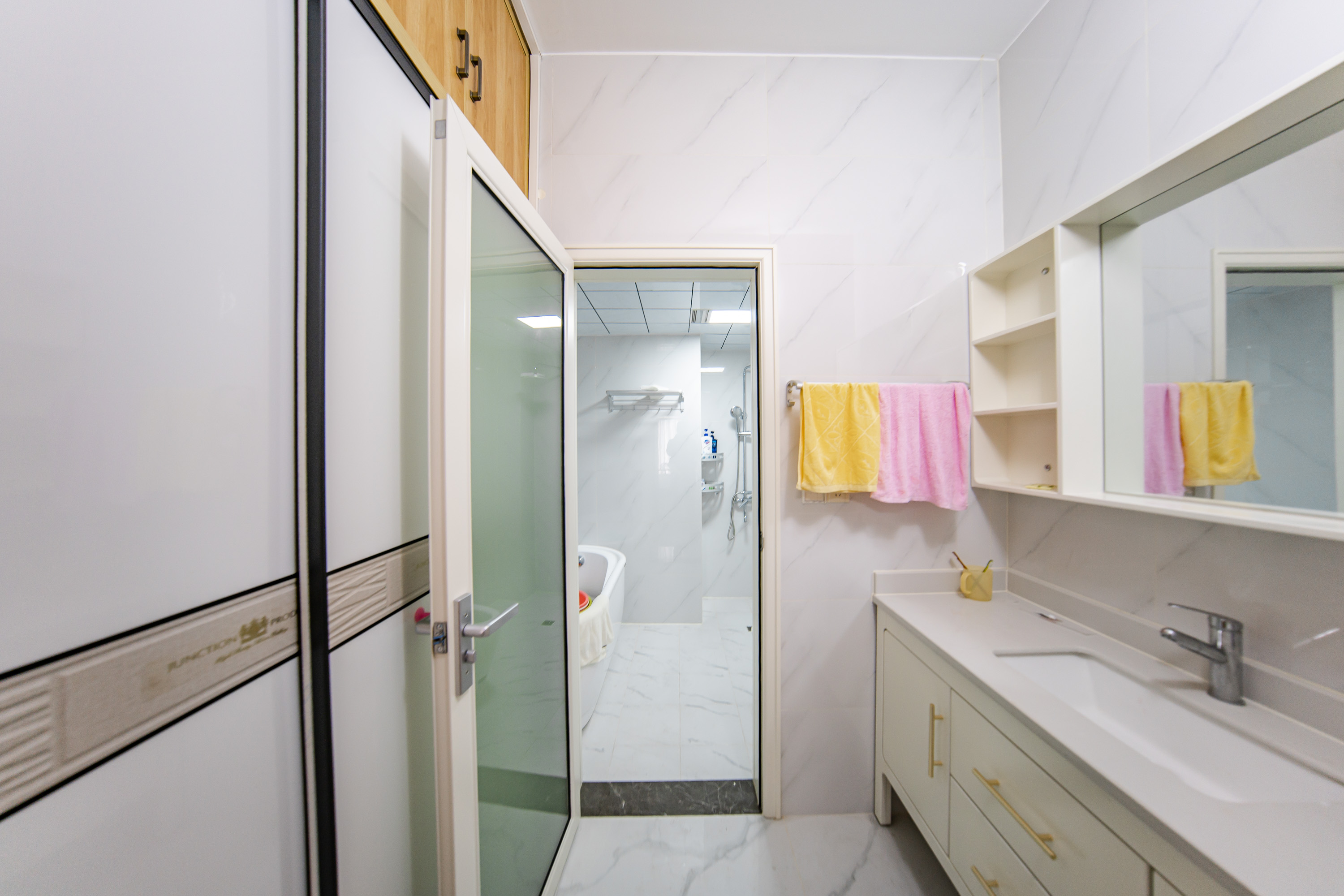 绿地湖湘中心 4室2厅2卫 429.0万 绿地湖湘中心 4室2厅2卫 429.0万卫生间