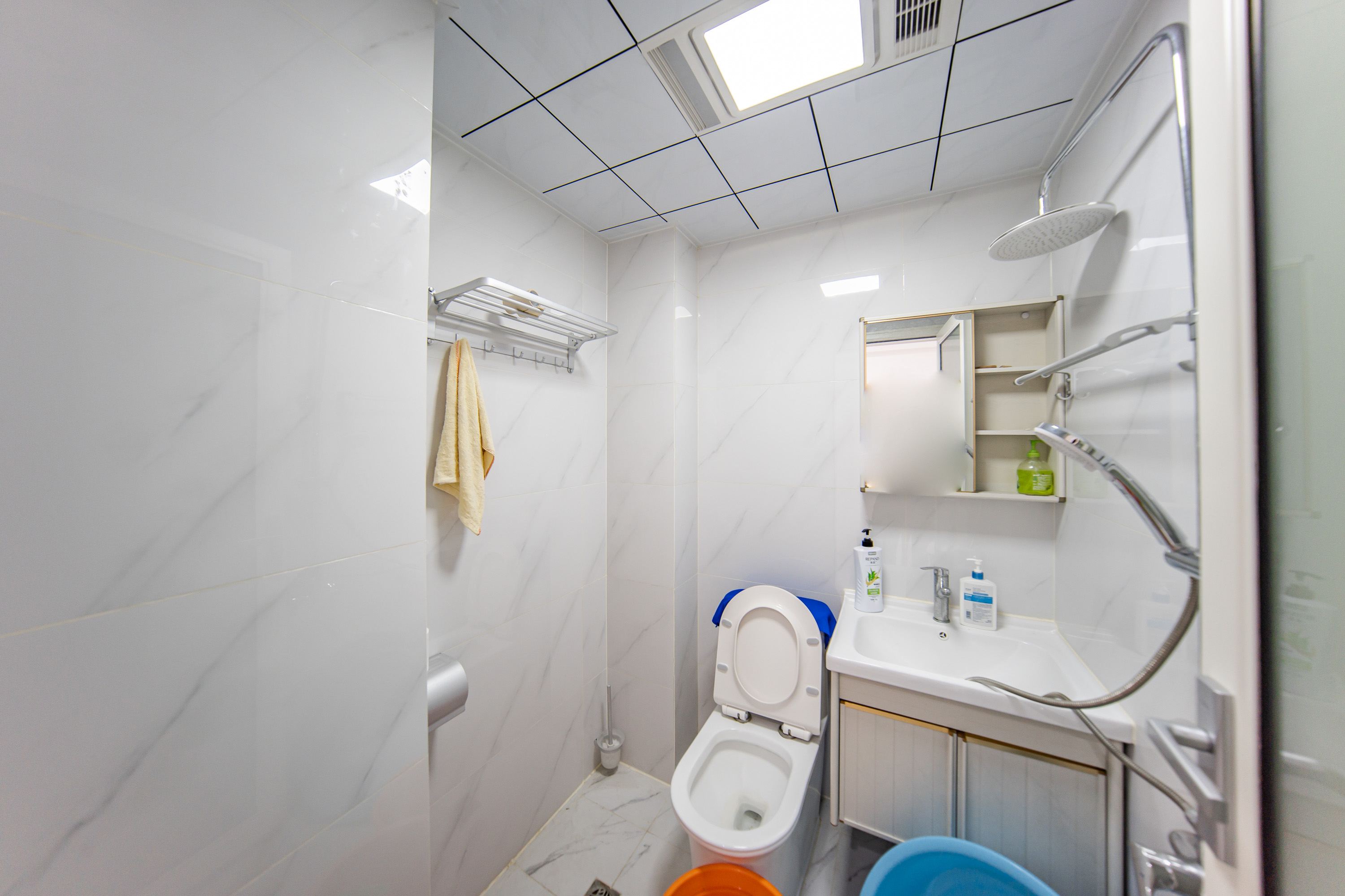 绿地湖湘中心 4室2厅2卫 429.0万 绿地湖湘中心 4室2厅2卫 429.0万卫生间