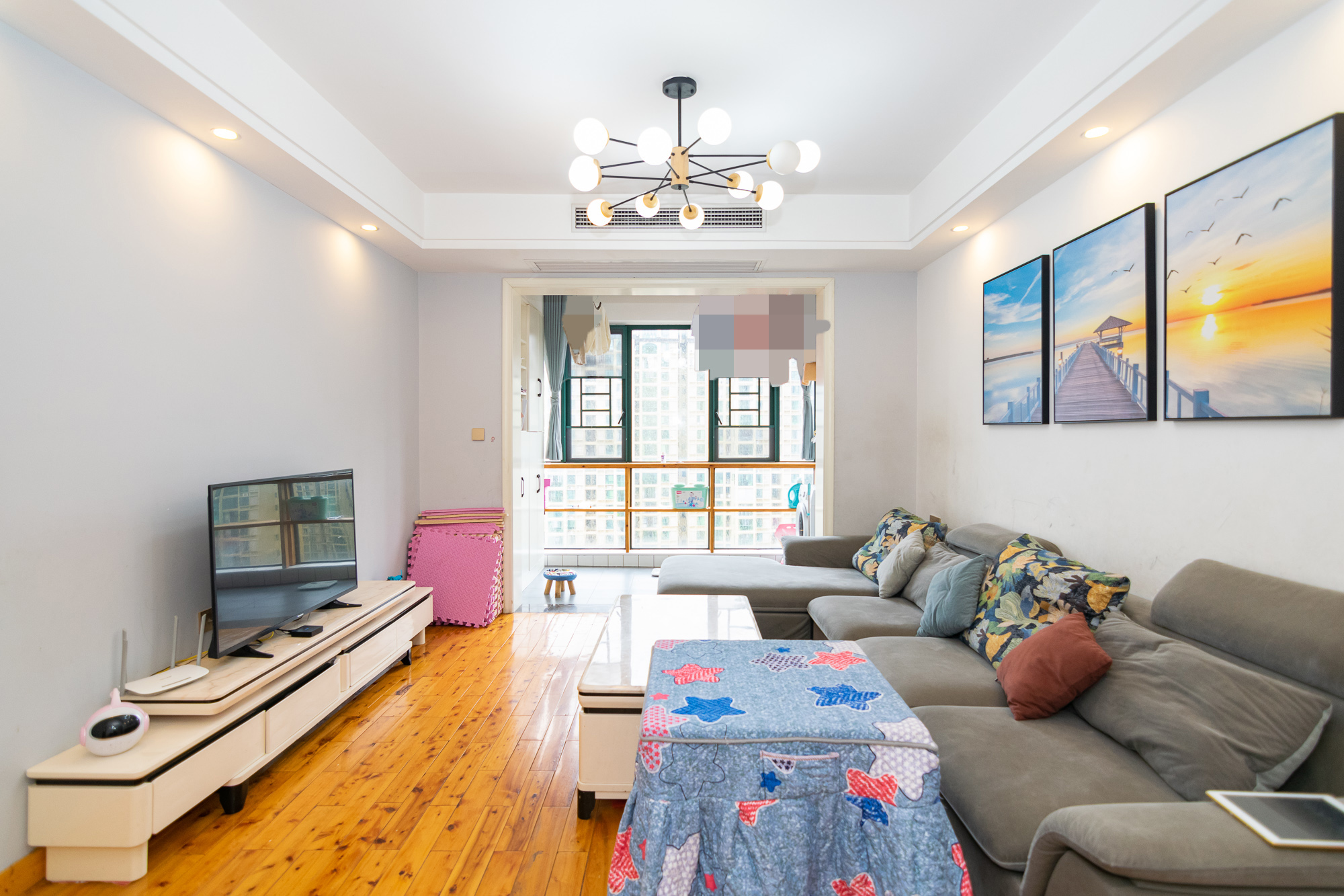 富基世纪公园  3室2厅2卫    66.0万客厅