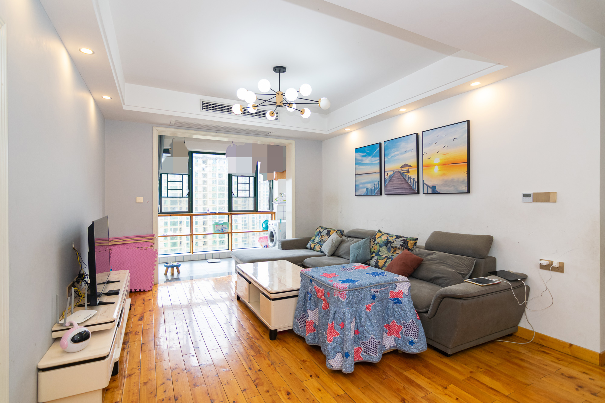 富基世纪公园  3室2厅2卫    66.0万客厅