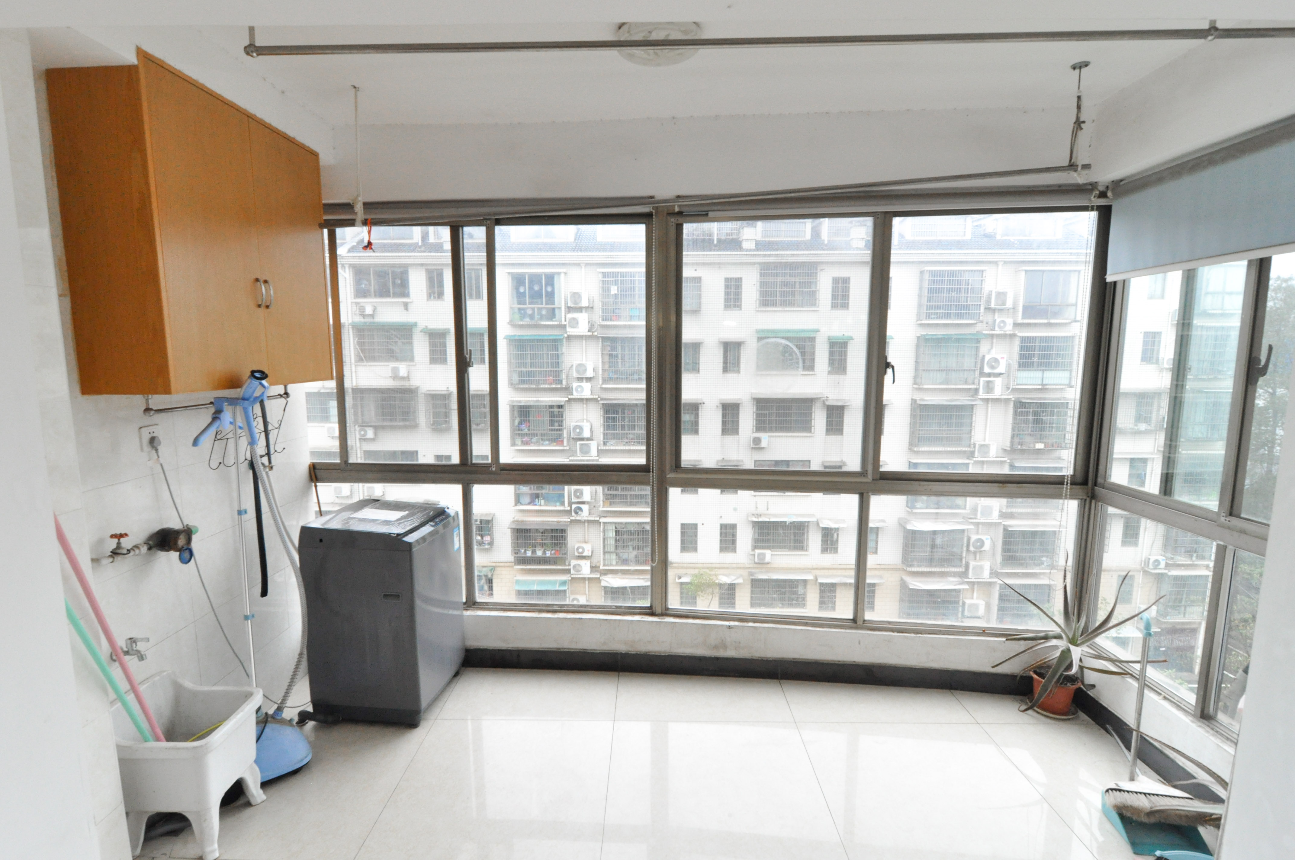麓谷沐春园  3室2厅1卫   75.00万卧室