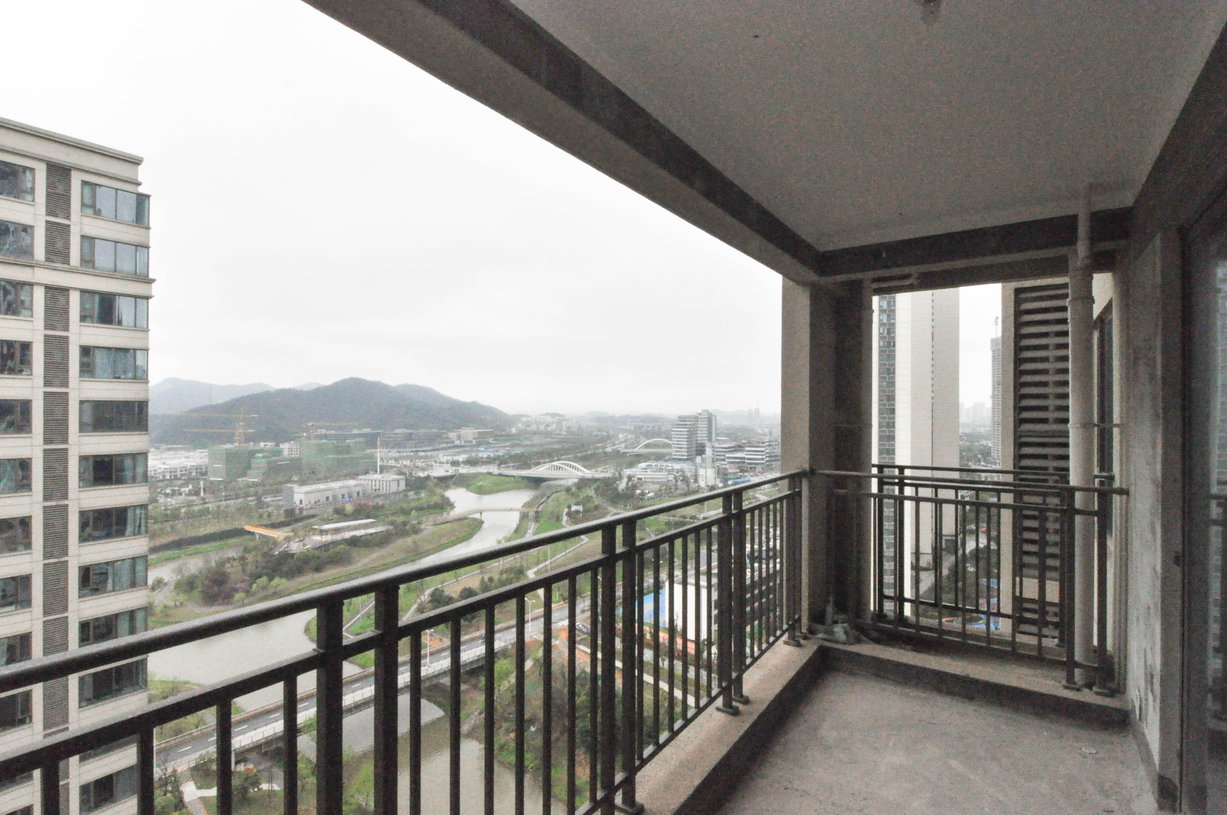梅溪湖金茂湾  4室2厅2卫   249.00万其他