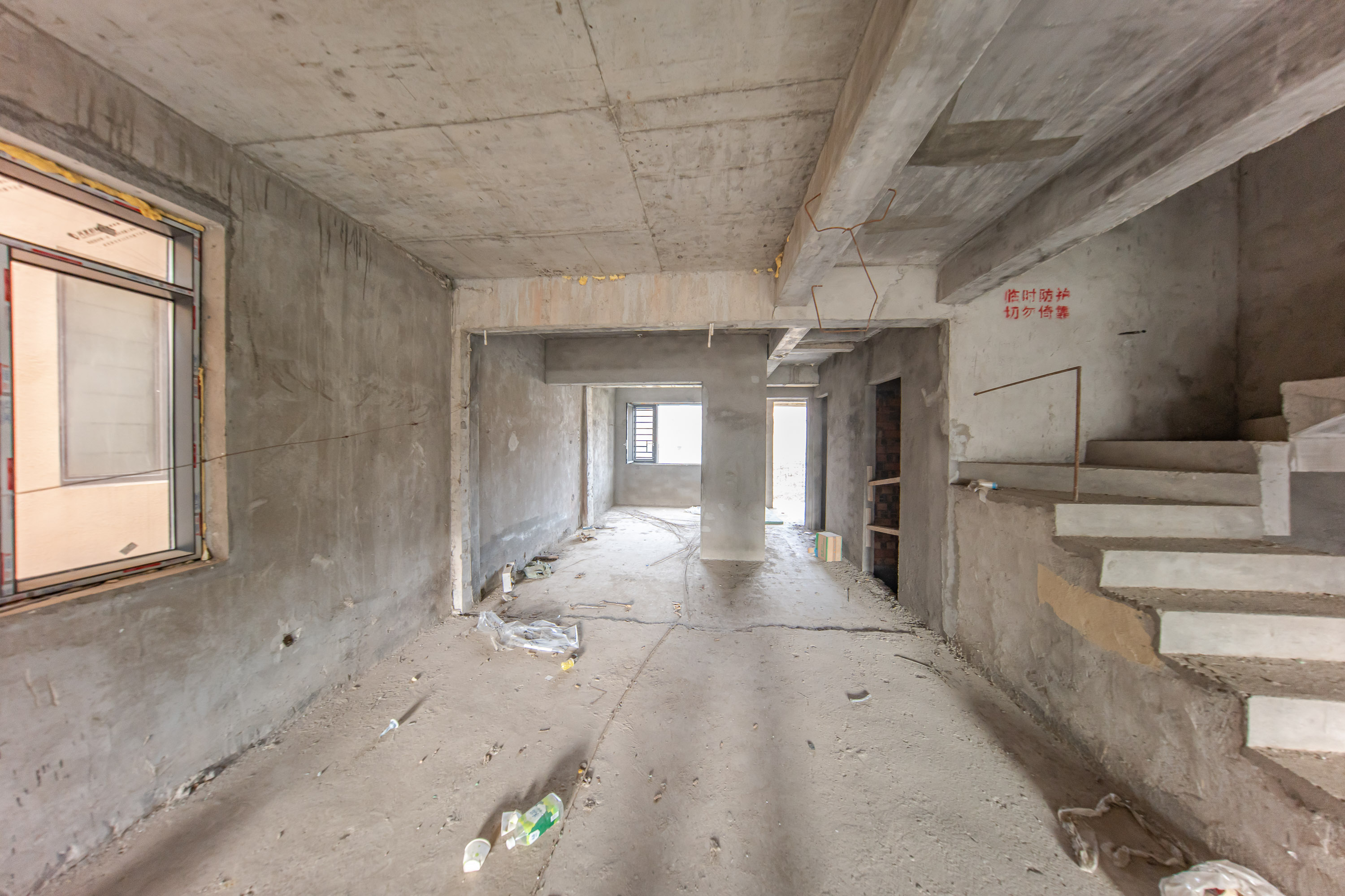 卓越麓山别墅(麓山峰境产权麓山花苑)  5室2厅4卫    410.0万 卓越麓山别墅(麓山峰境产权麓山花苑)  5室2厅4卫    410.0万客厅