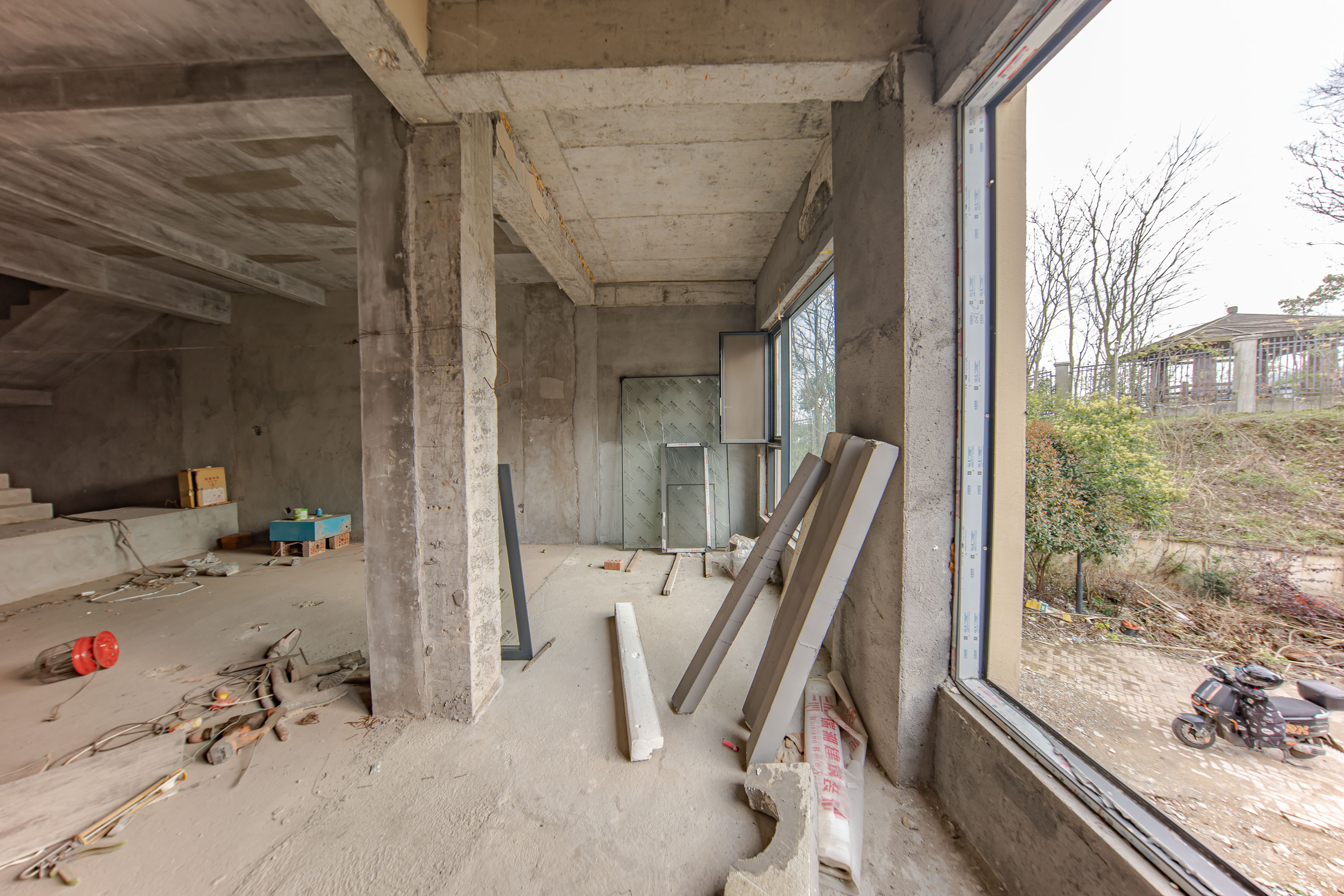 卓越麓山别墅(麓山峰境产权麓山花苑)  5室2厅4卫    410.0万 卓越麓山别墅(麓山峰境产权麓山花苑)  5室2厅4卫    410.0万阳台