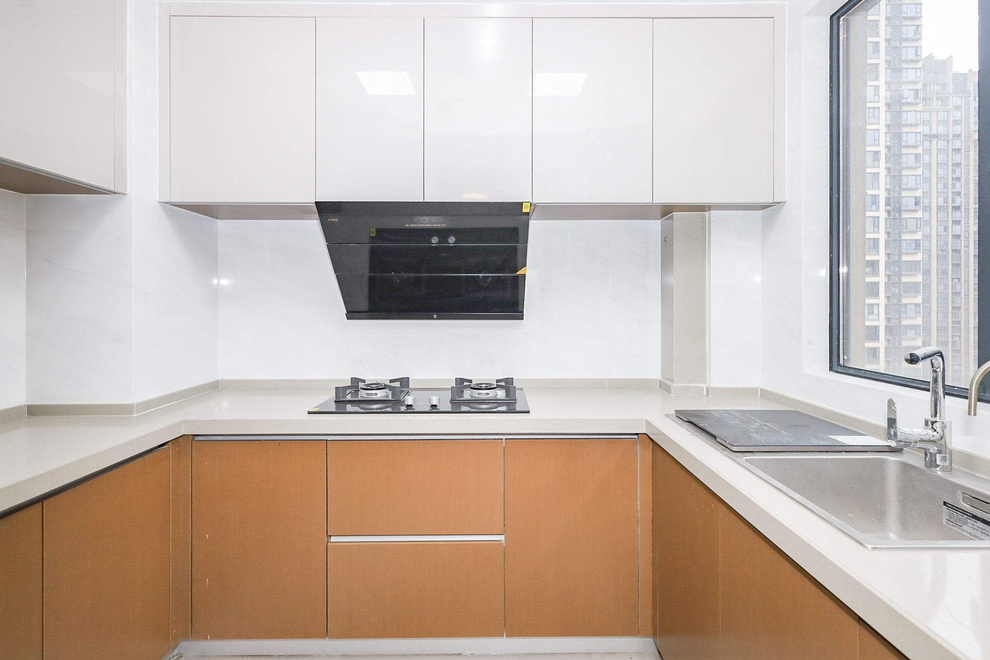 北辰时光里  4室2厅2卫    199.0万厨房