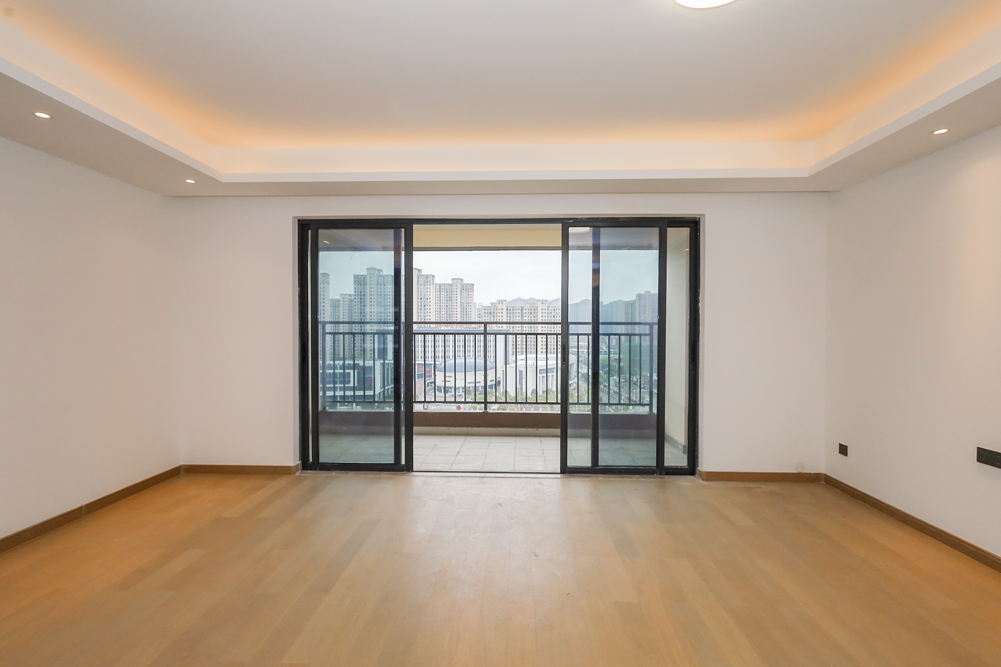 北辰时光里  4室2厅2卫    199.0万客厅