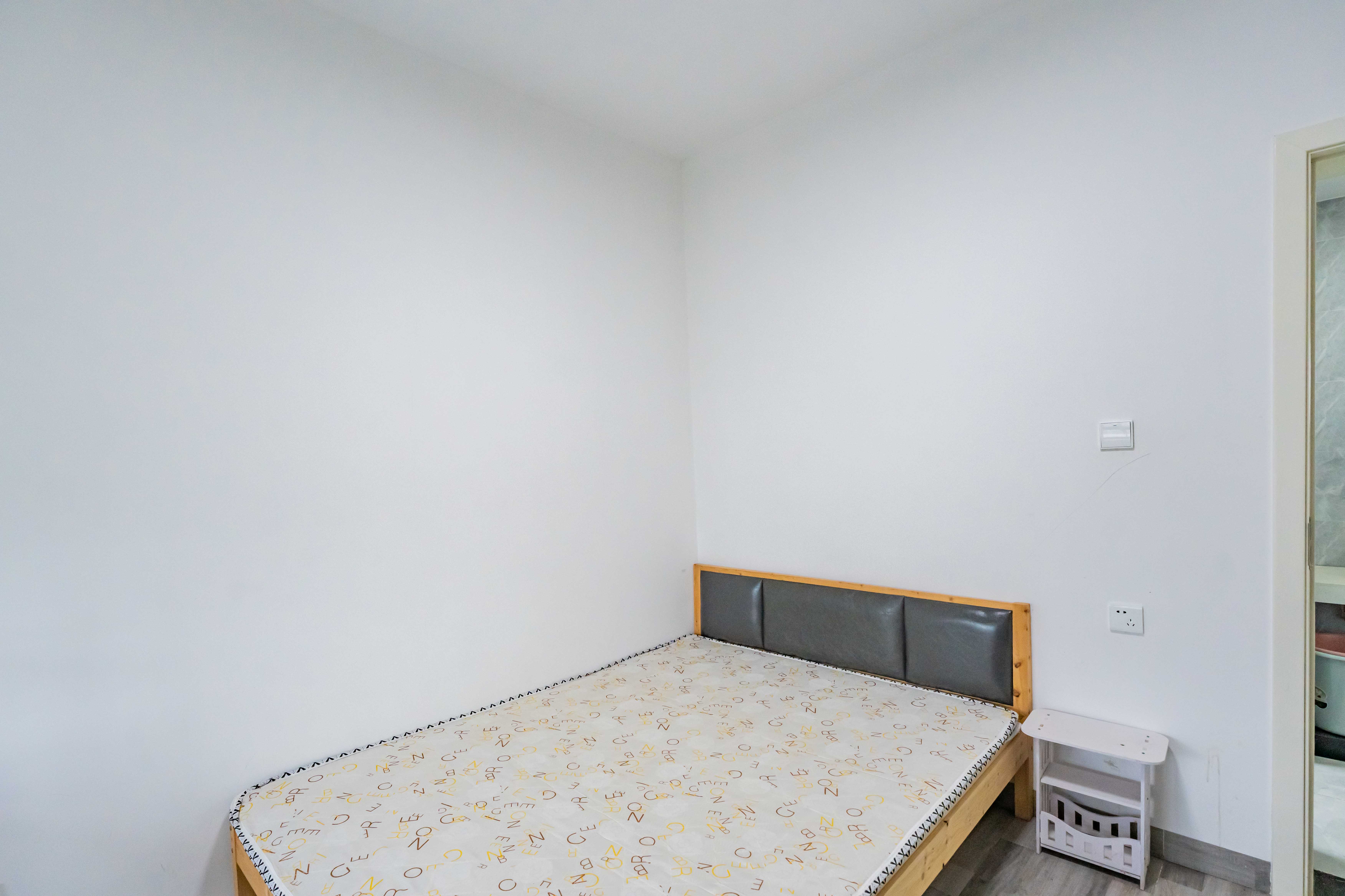 上园商住小区  2室2厅1卫   100.00万卧室