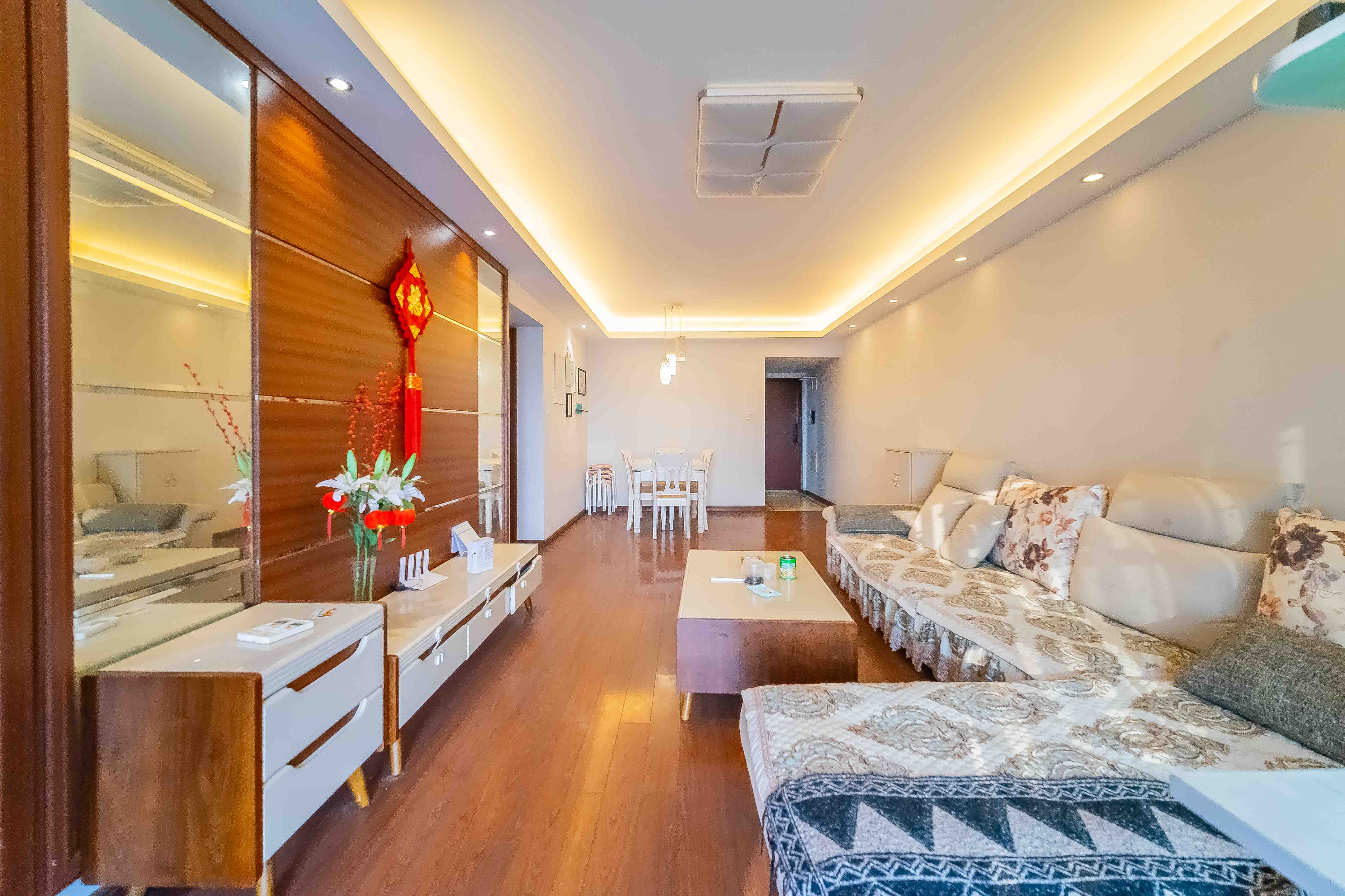 万科金域华府三四期  3室2厅1卫    122.0万客厅