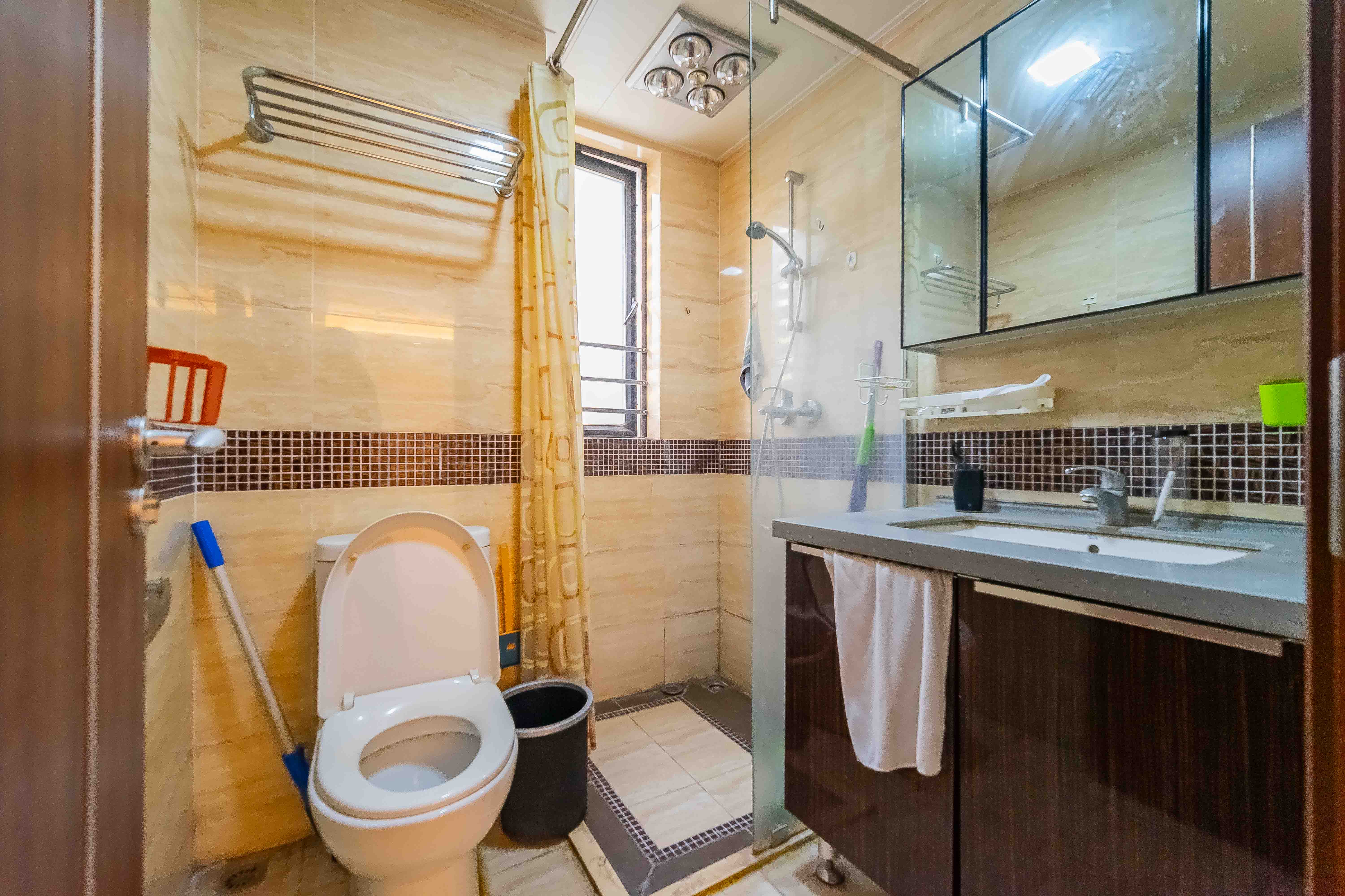 万科金域华府三四期  3室2厅1卫    122.0万卫生间