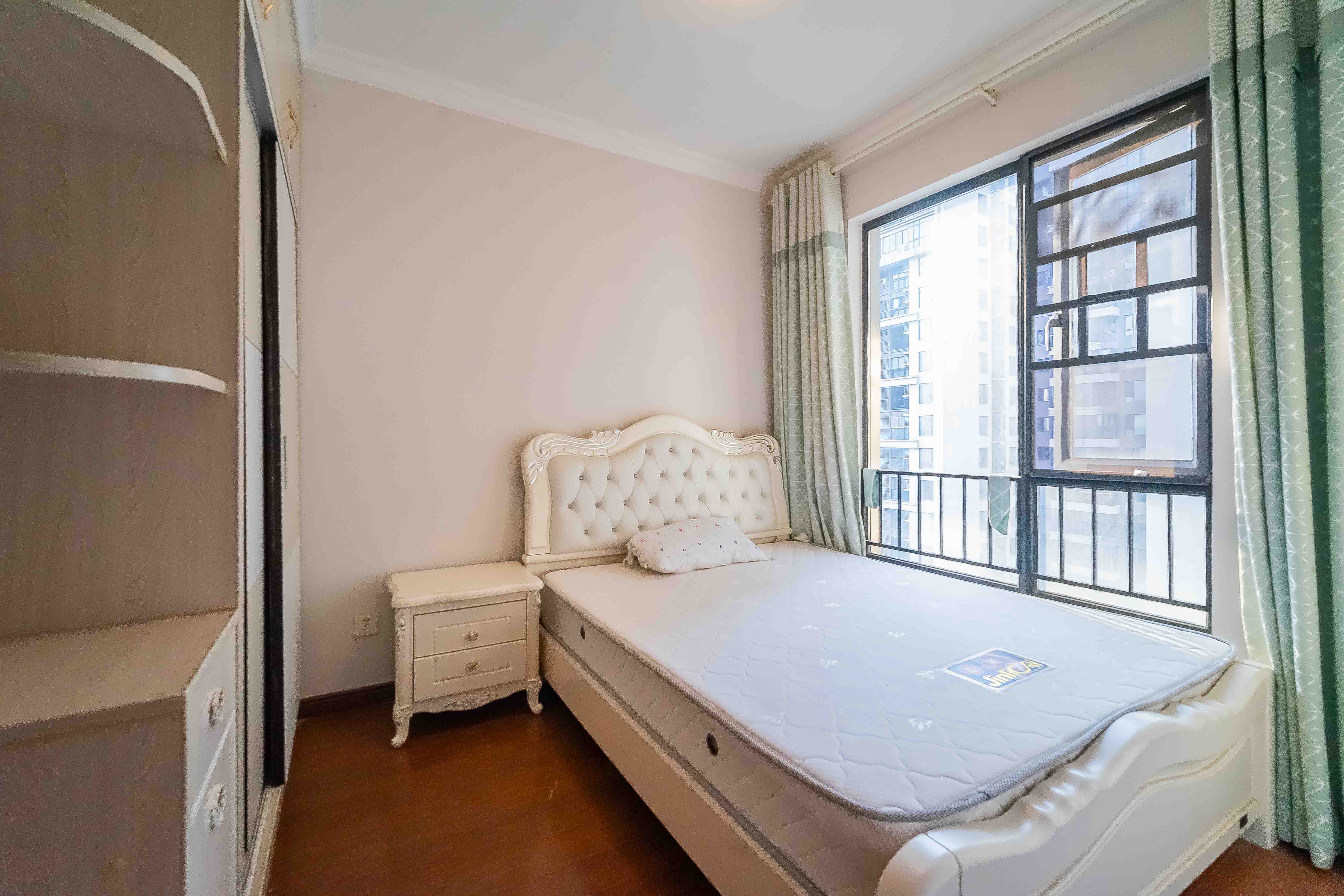 万科金域华府三四期  3室2厅1卫    122.0万卧室