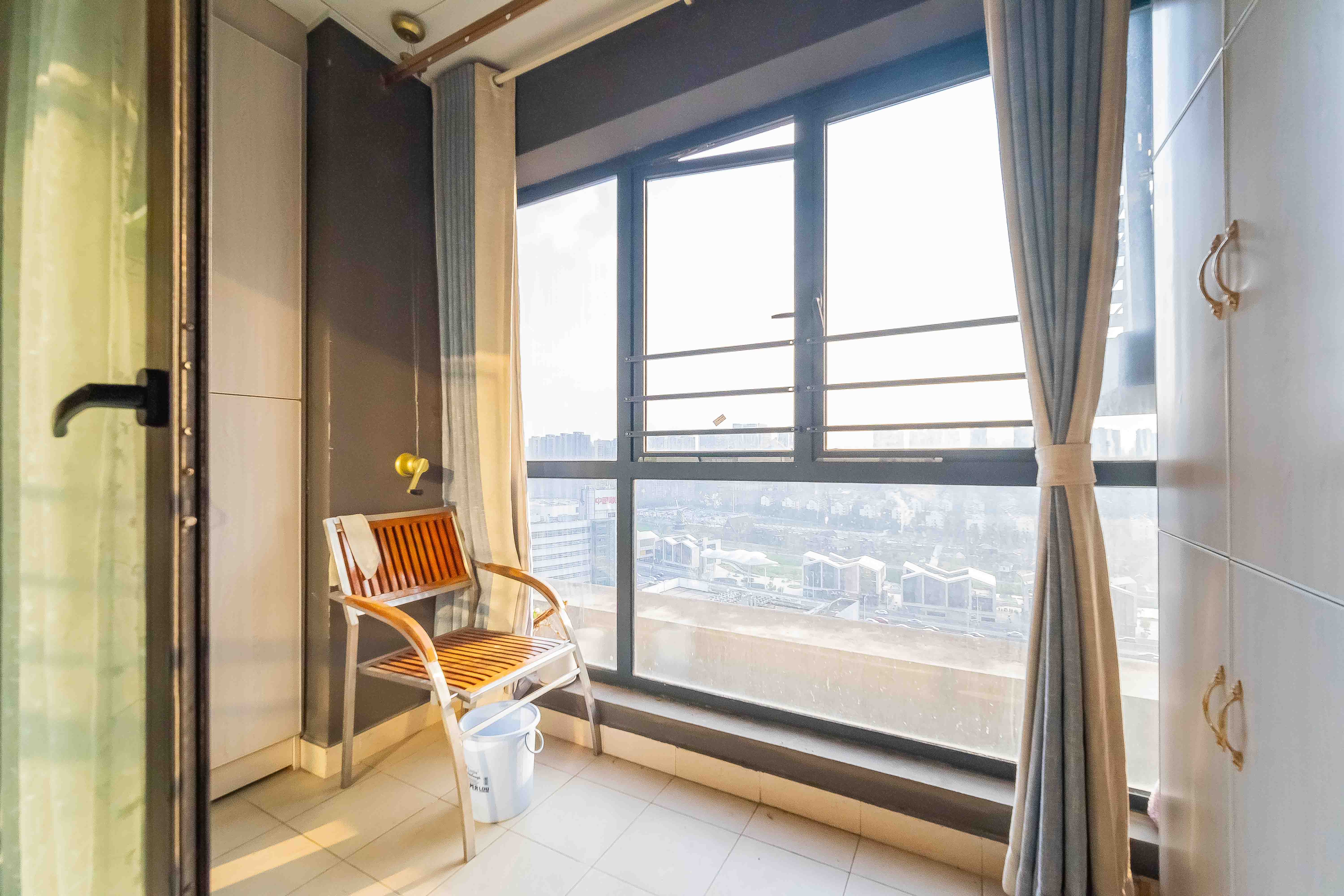 万科金域华府三四期  3室2厅1卫    122.0万阳台