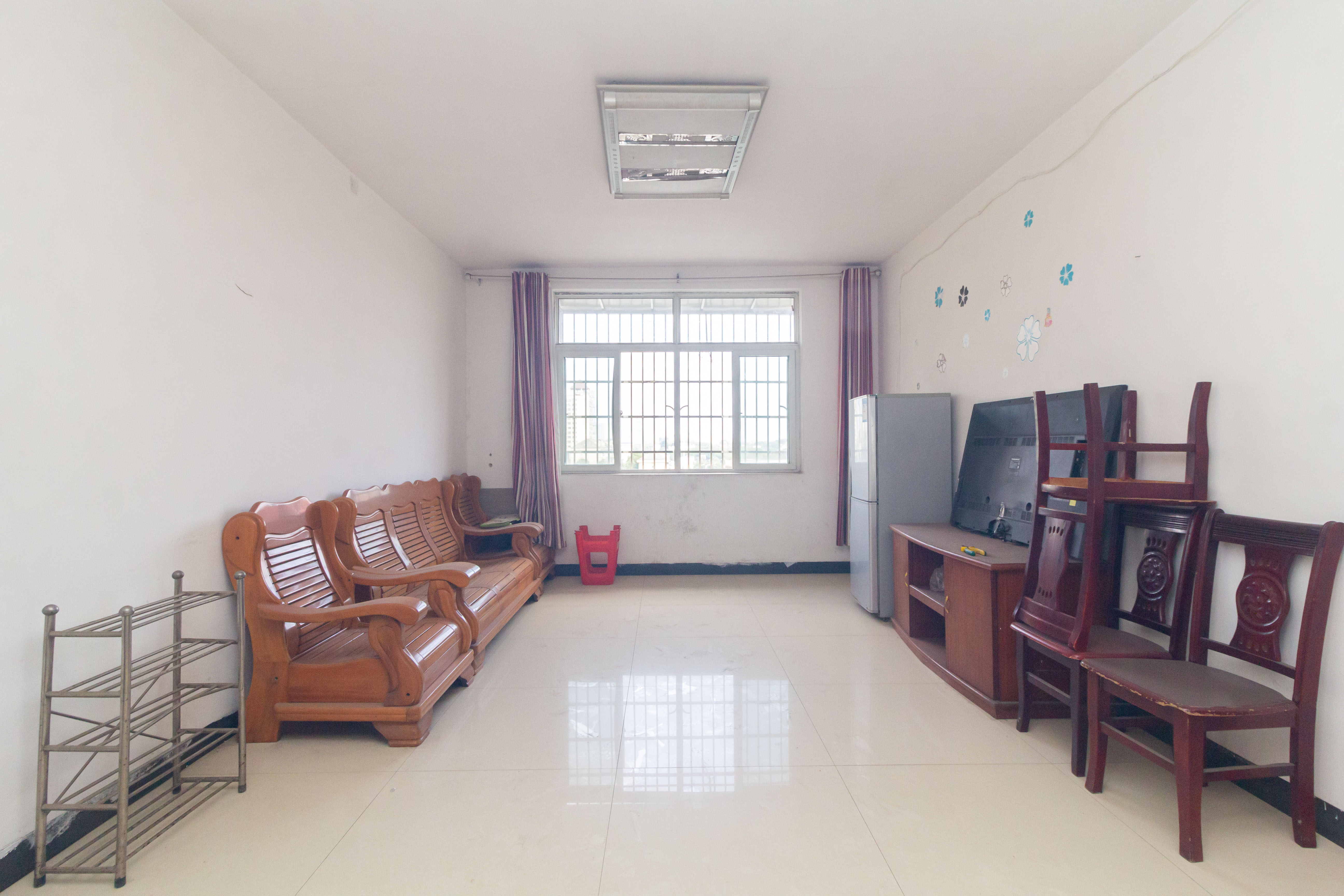 泉塘小区  4室2厅2卫    45.8万 泉塘小区  4室2厅2卫    45.8万客厅