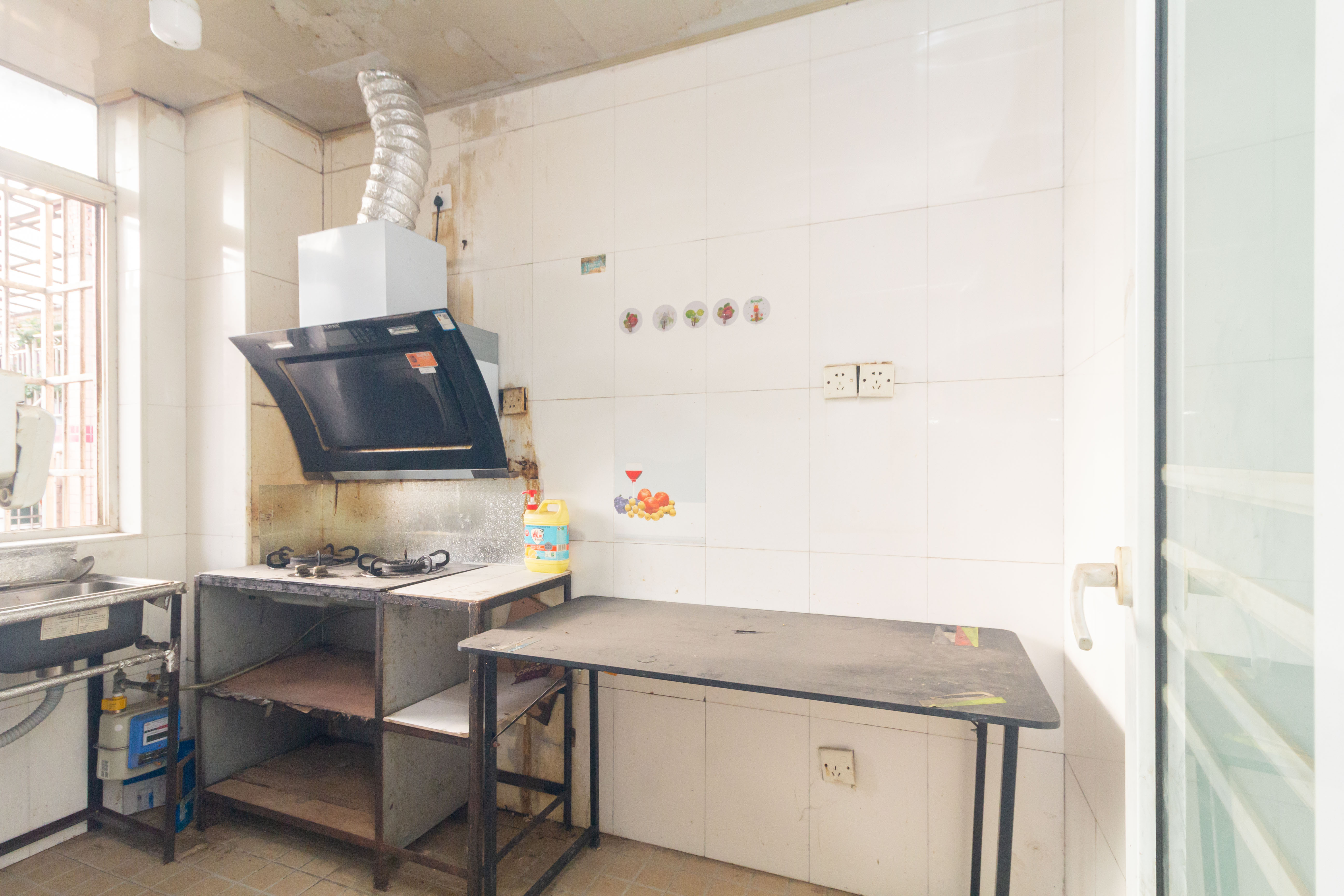 泉塘小区  4室2厅2卫    45.8万 泉塘小区  4室2厅2卫    45.8万厨房