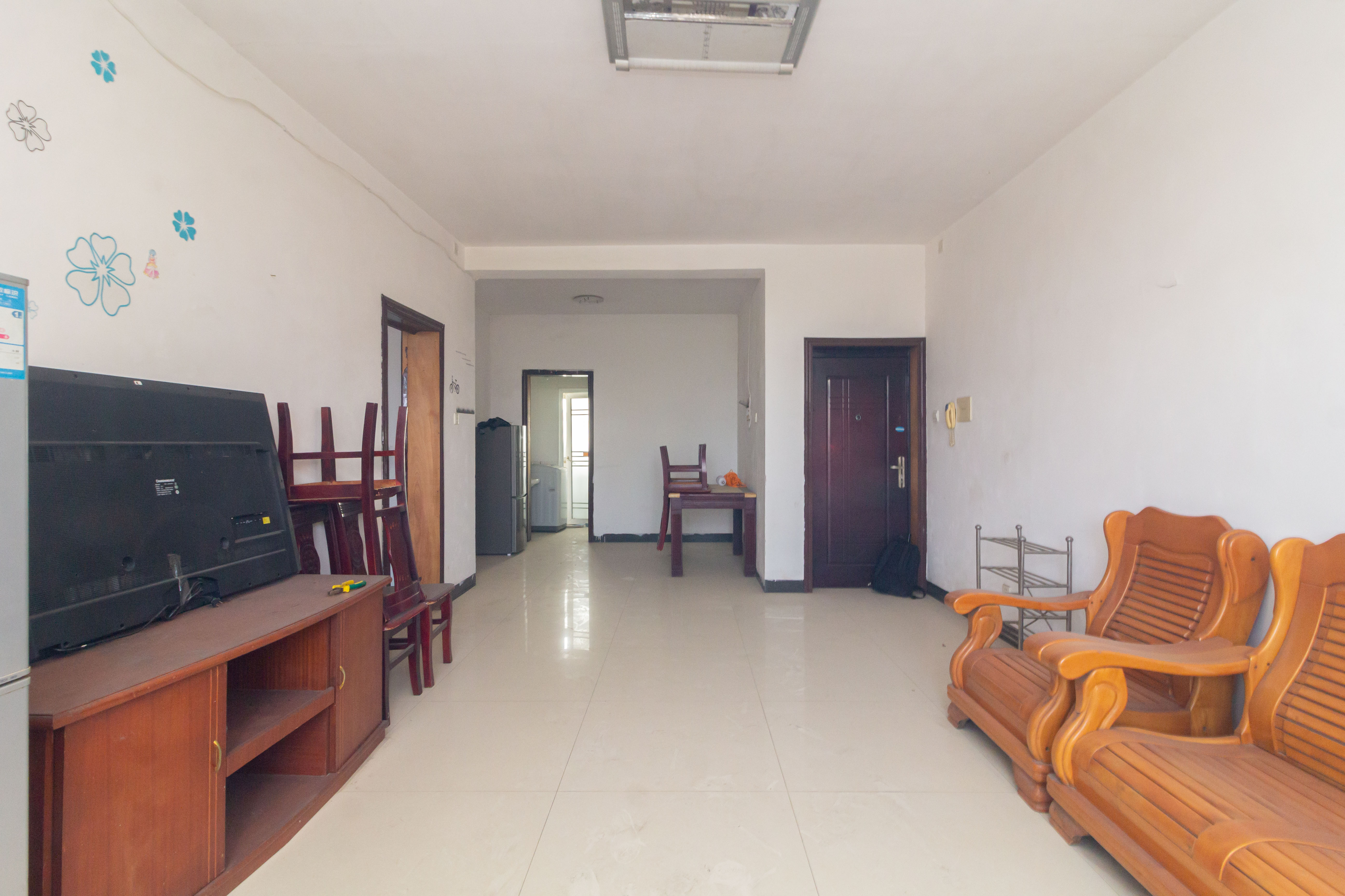 泉塘小区  4室2厅2卫    45.8万 泉塘小区  4室2厅2卫    45.8万客厅