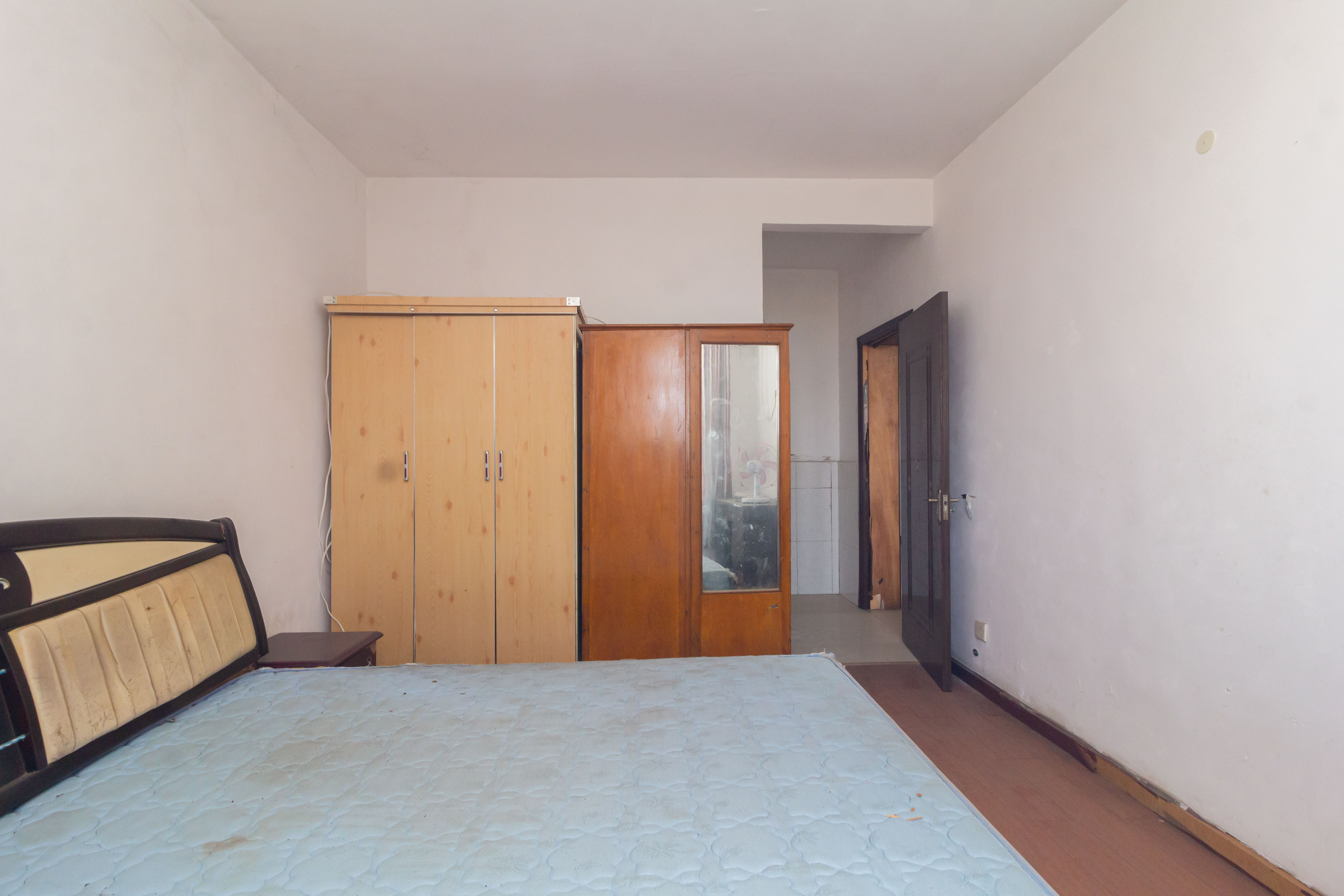 泉塘小区  4室2厅2卫    45.8万 泉塘小区  4室2厅2卫    45.8万卧室