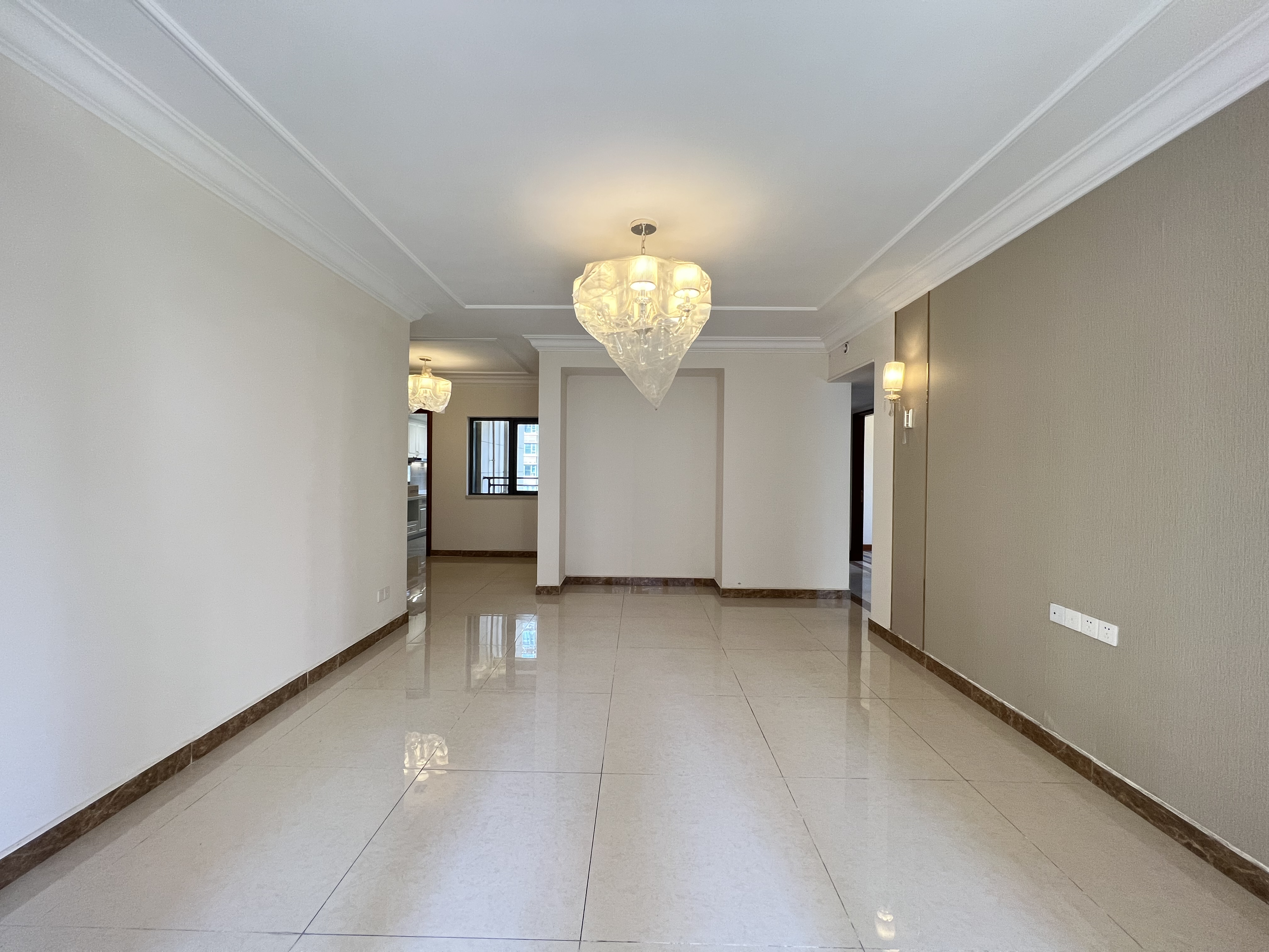 恒大华府  4室2厅2卫    88.8万 恒大华府  4室2厅2卫    88.8万室内图