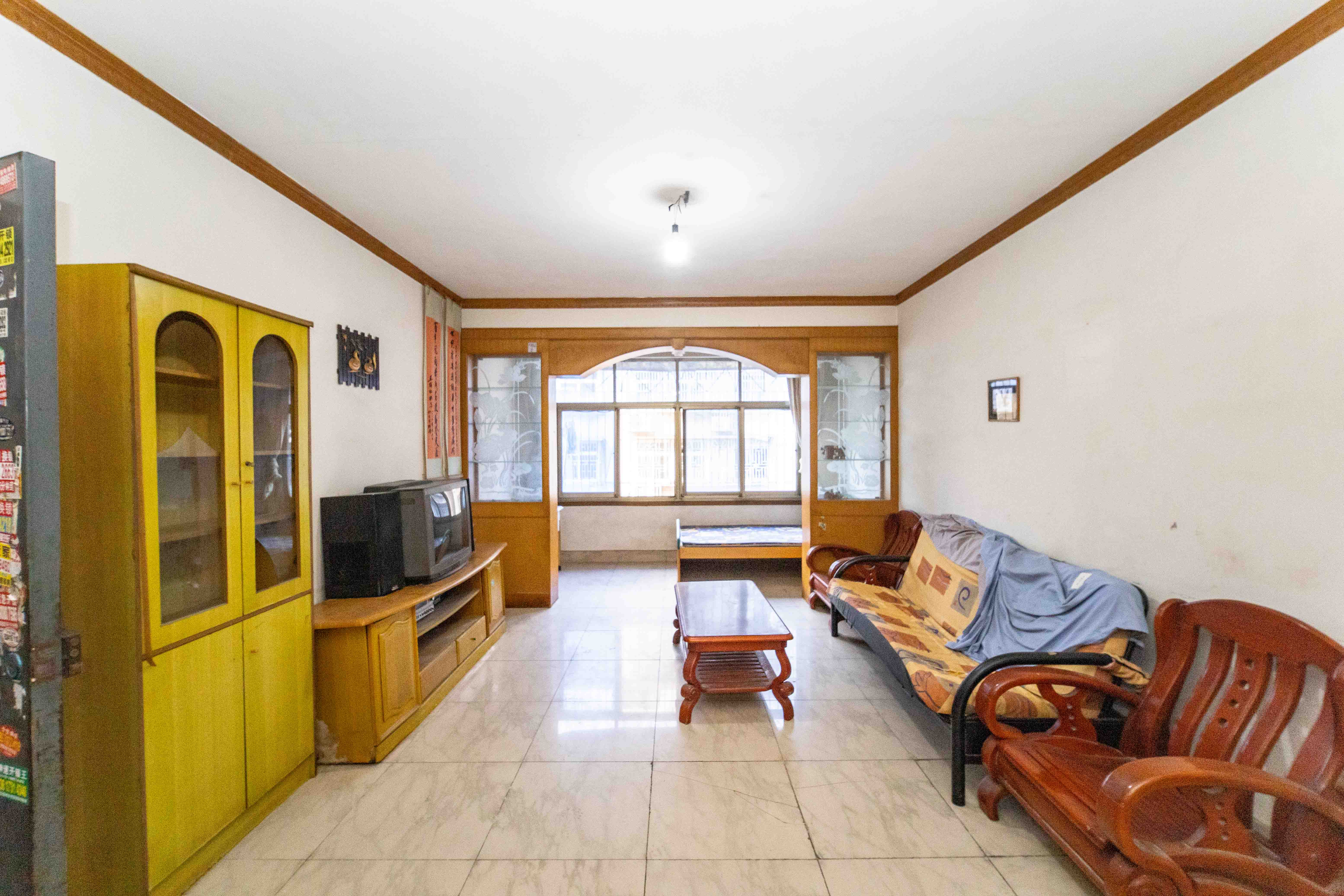 安泰新村 2室2厅1卫 48.0万 安泰新村 2室2厅1卫 48.0万客厅