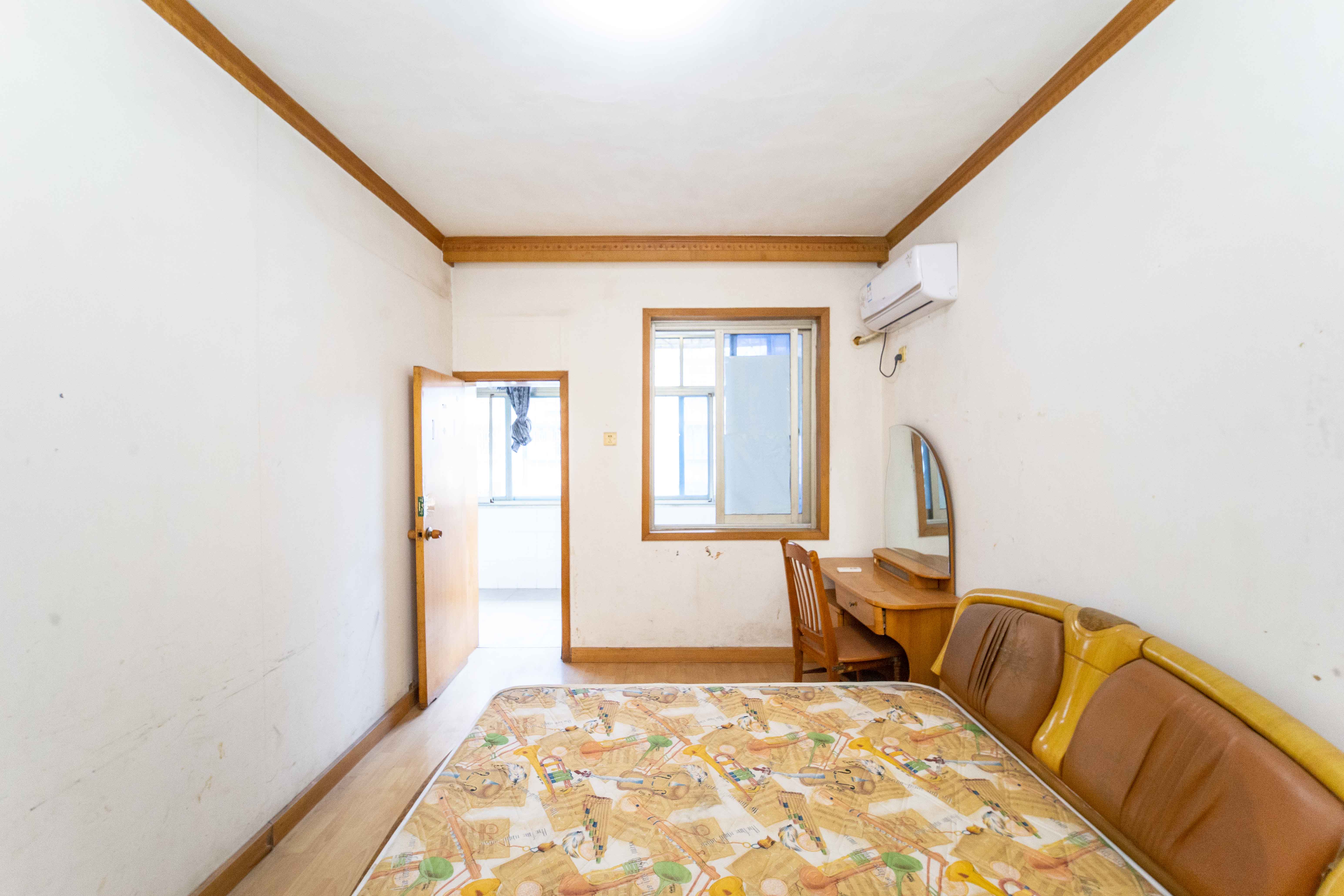 安泰新村 2室2厅1卫 48.0万 安泰新村 2室2厅1卫 48.0万卧室