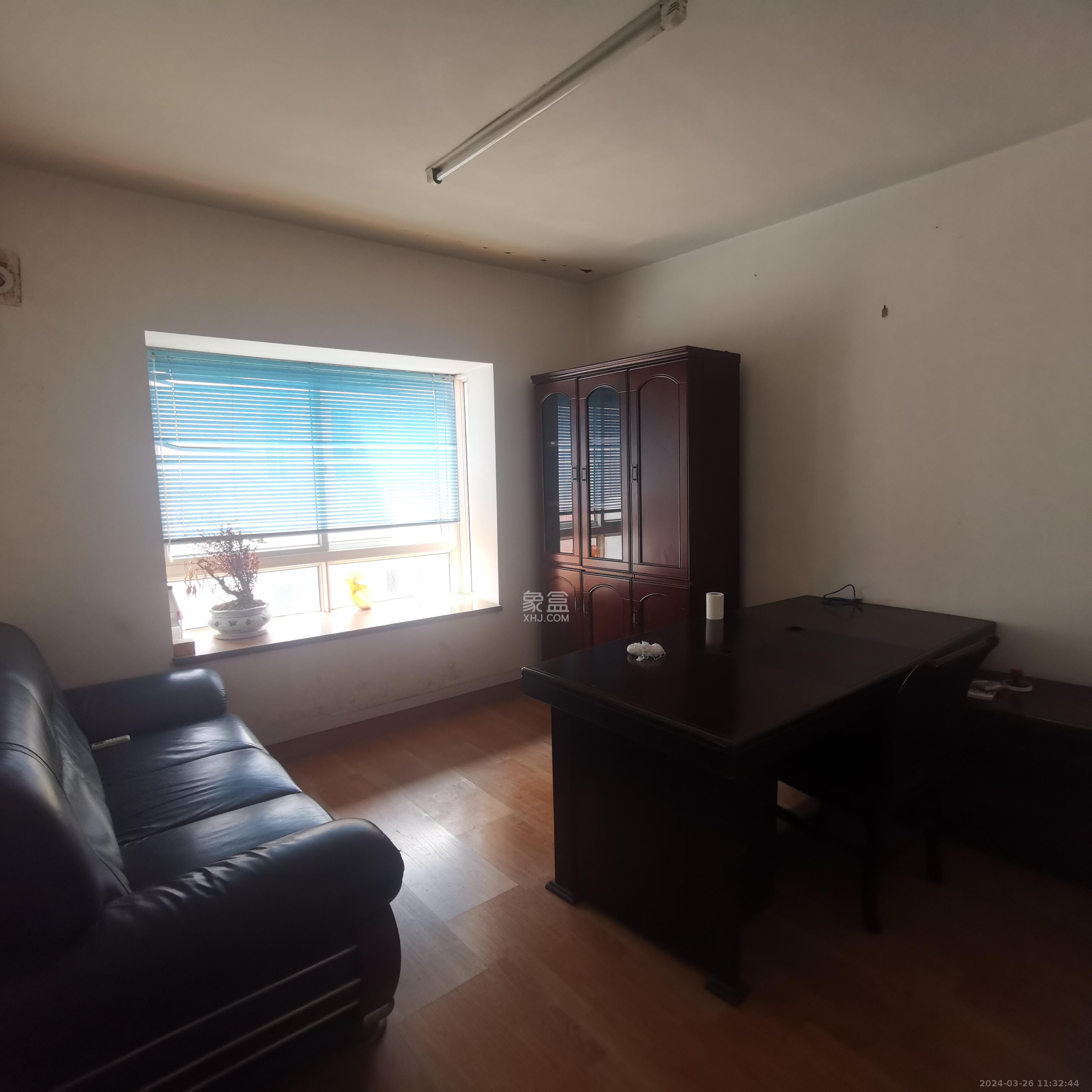 政華嘉園  3室2廳1衛(wèi)   2100.00元/月室內(nèi)圖