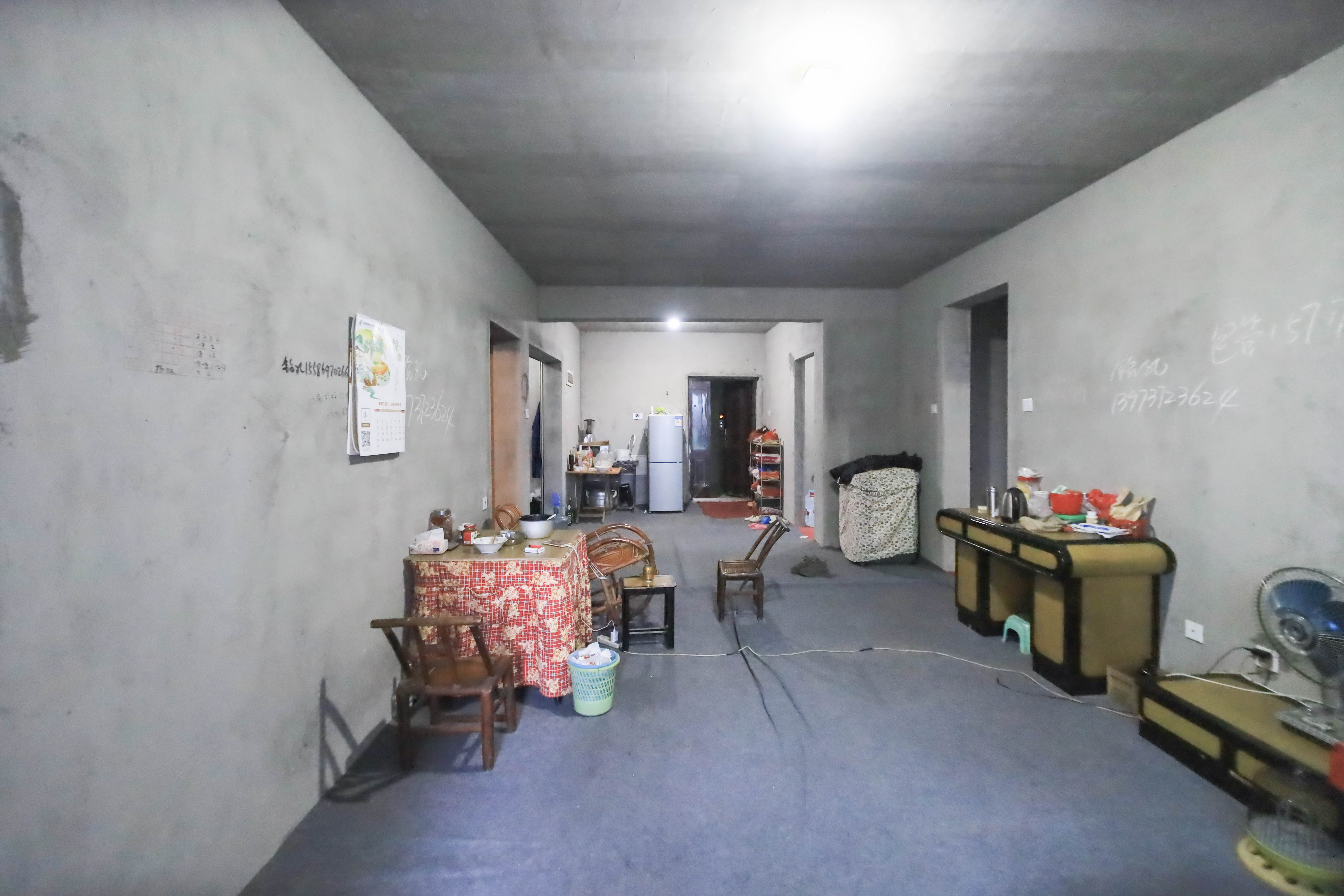 平吉上苑  3室2厅2卫   140.00万客厅