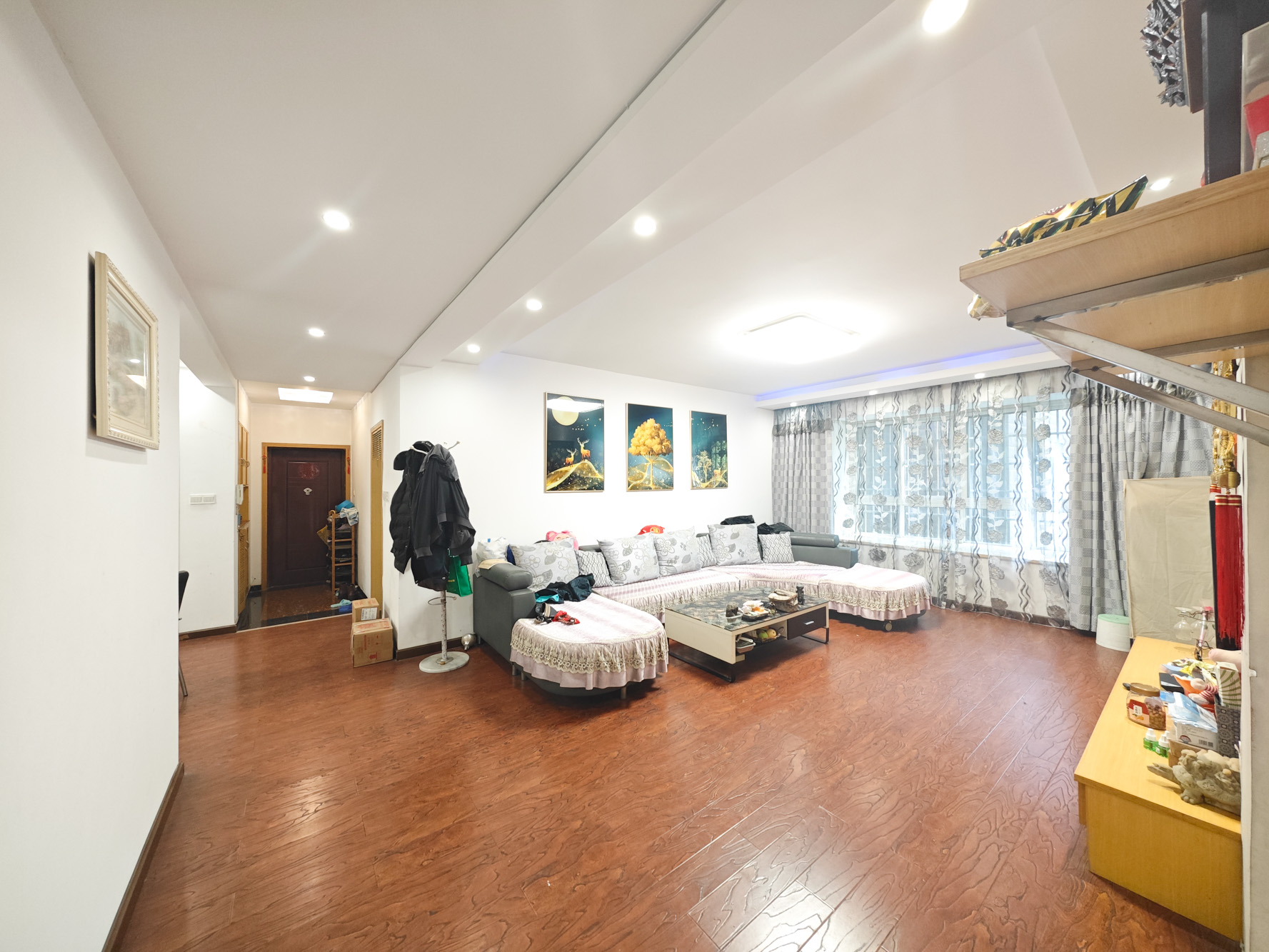 嘉盛华庭(一期、二期、三期) 3室2厅2卫 83.0万 嘉盛华庭(一期、二期、三期) 3室2厅2卫 83.0万客厅