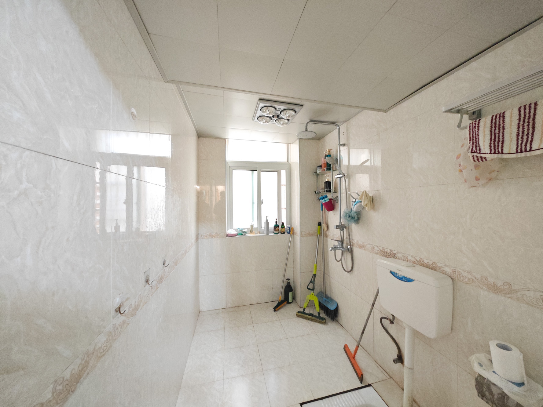 嘉盛华庭(一期、二期、三期) 3室2厅2卫 83.0万 嘉盛华庭(一期、二期、三期) 3室2厅2卫 83.0万卫生间