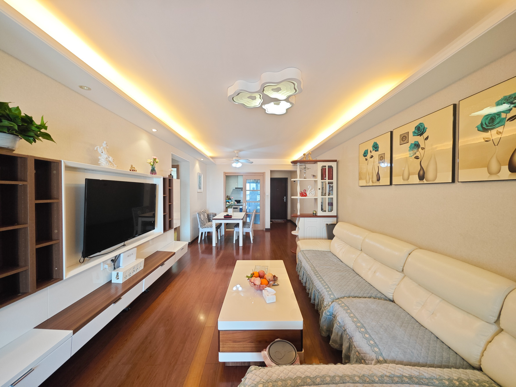 万科魅力之城非凡里 3室2厅1卫 98.0万 万科魅力之城非凡里 3室2厅1卫 98.0万客厅