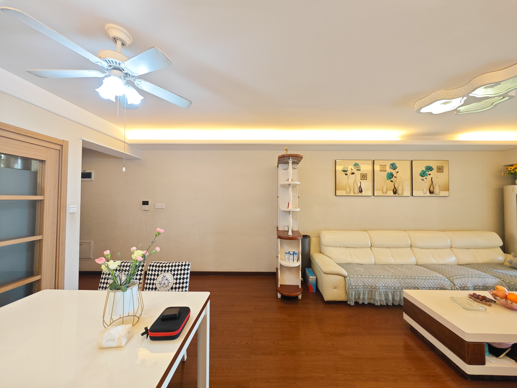 万科魅力之城非凡里 3室2厅1卫 98.0万 万科魅力之城非凡里 3室2厅1卫 98.0万客厅