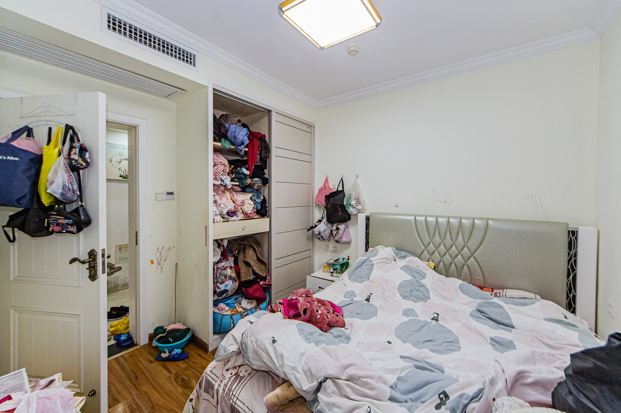 北辰三角洲E6区 3室2厅1卫 145.0万 北辰三角洲E6区 3室2厅1卫 145.0万卧室