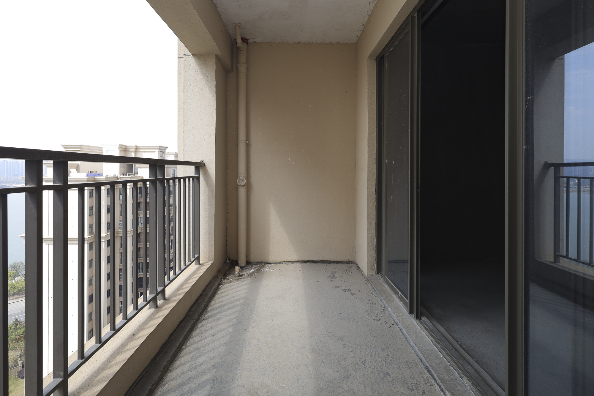 长沙雅居乐花园 4室2厅2卫 138.0万 长沙雅居乐花园 4室2厅2卫 138.0万阳台