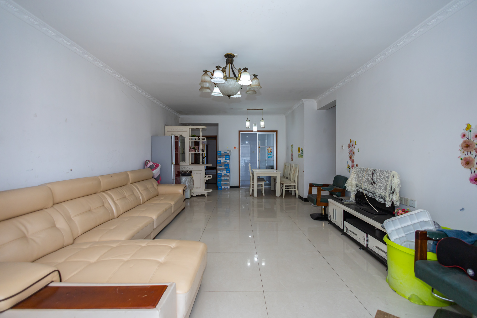 湘楚家园 3室2厅2卫 53.0万 湘楚家园 3室2厅2卫 53.0万客厅