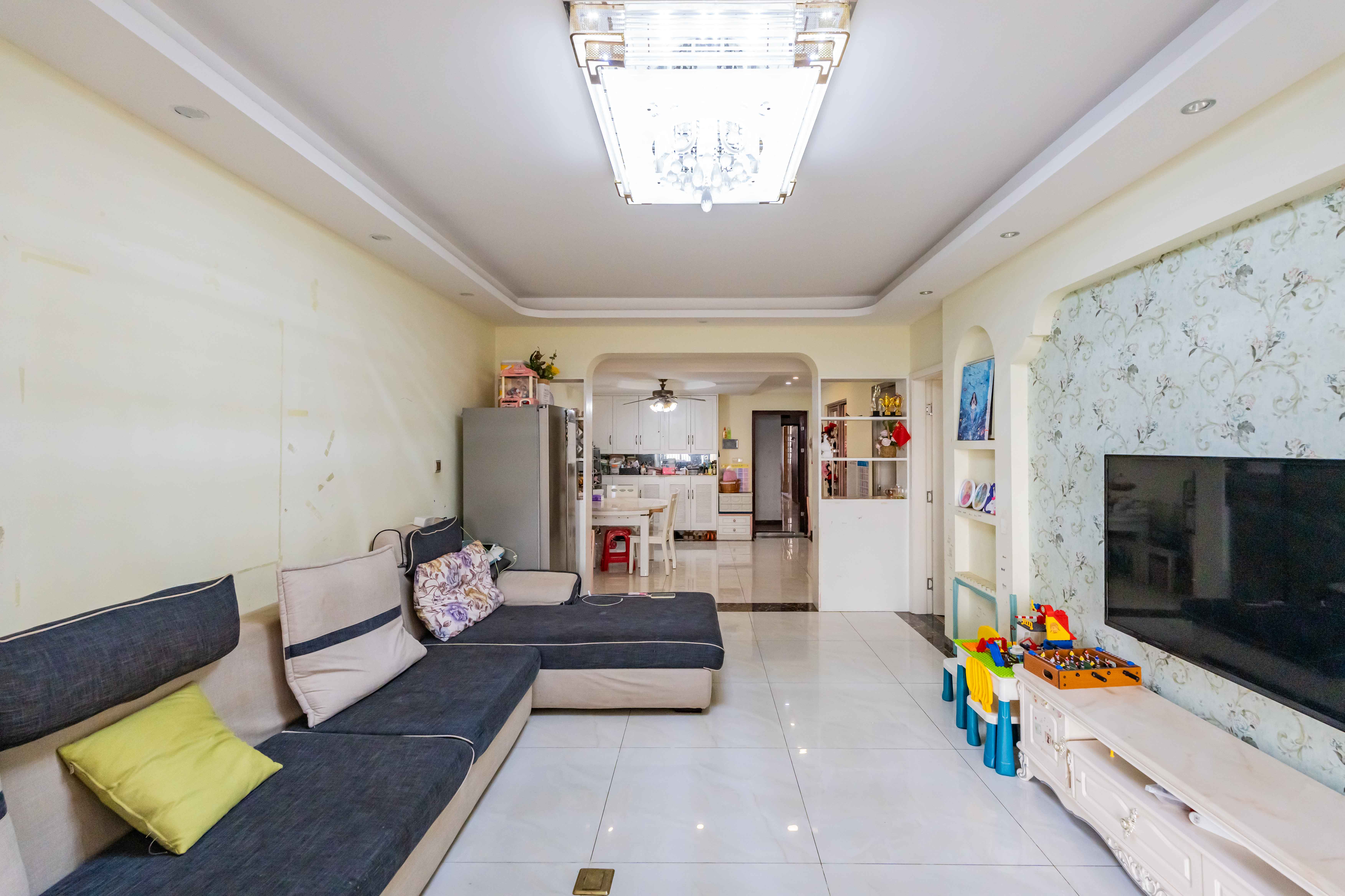 悦湖山 3室2厅1卫 83.0万 悦湖山 3室2厅1卫 83.0万客厅