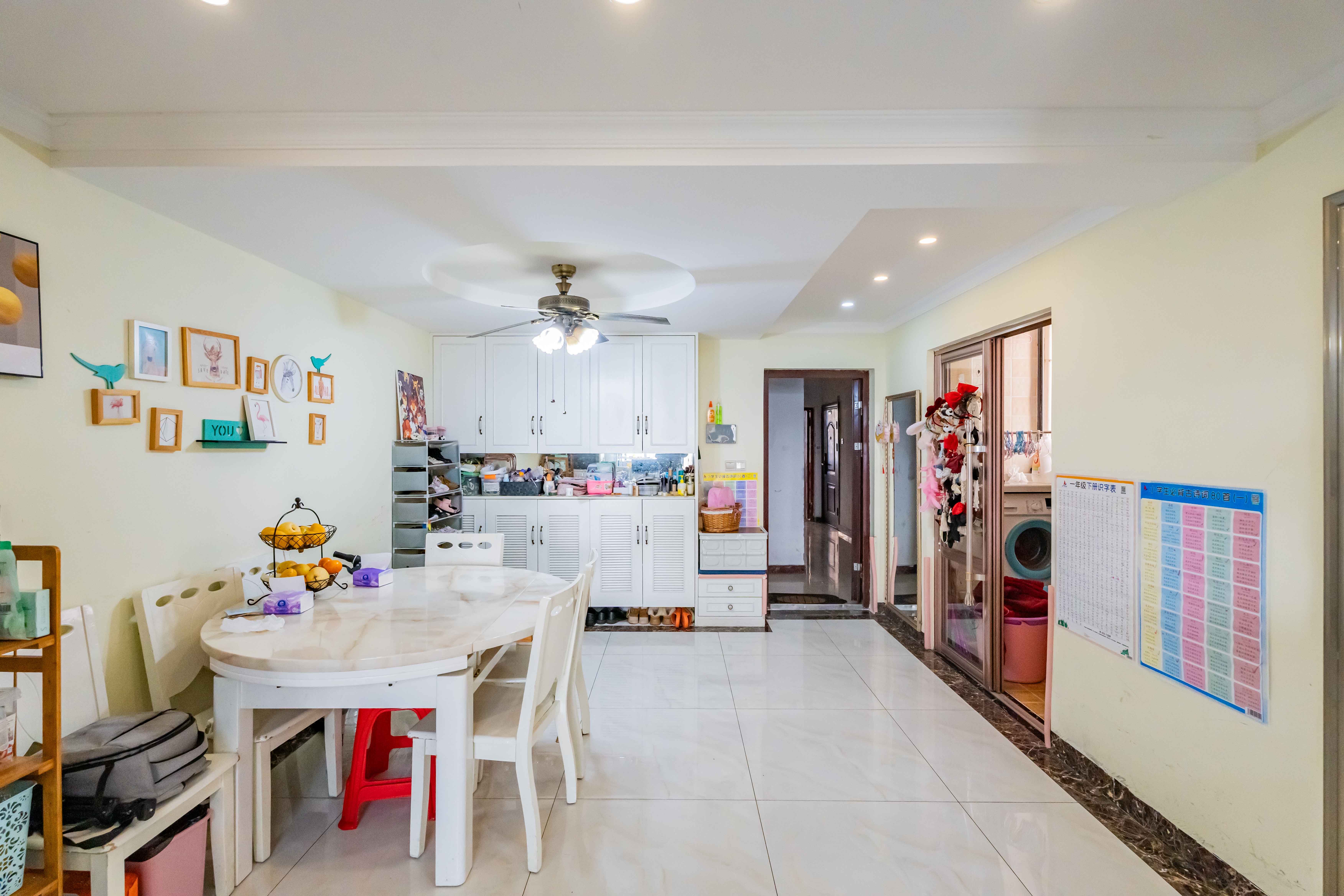 悦湖山 3室2厅1卫 83.0万 悦湖山 3室2厅1卫 83.0万客厅