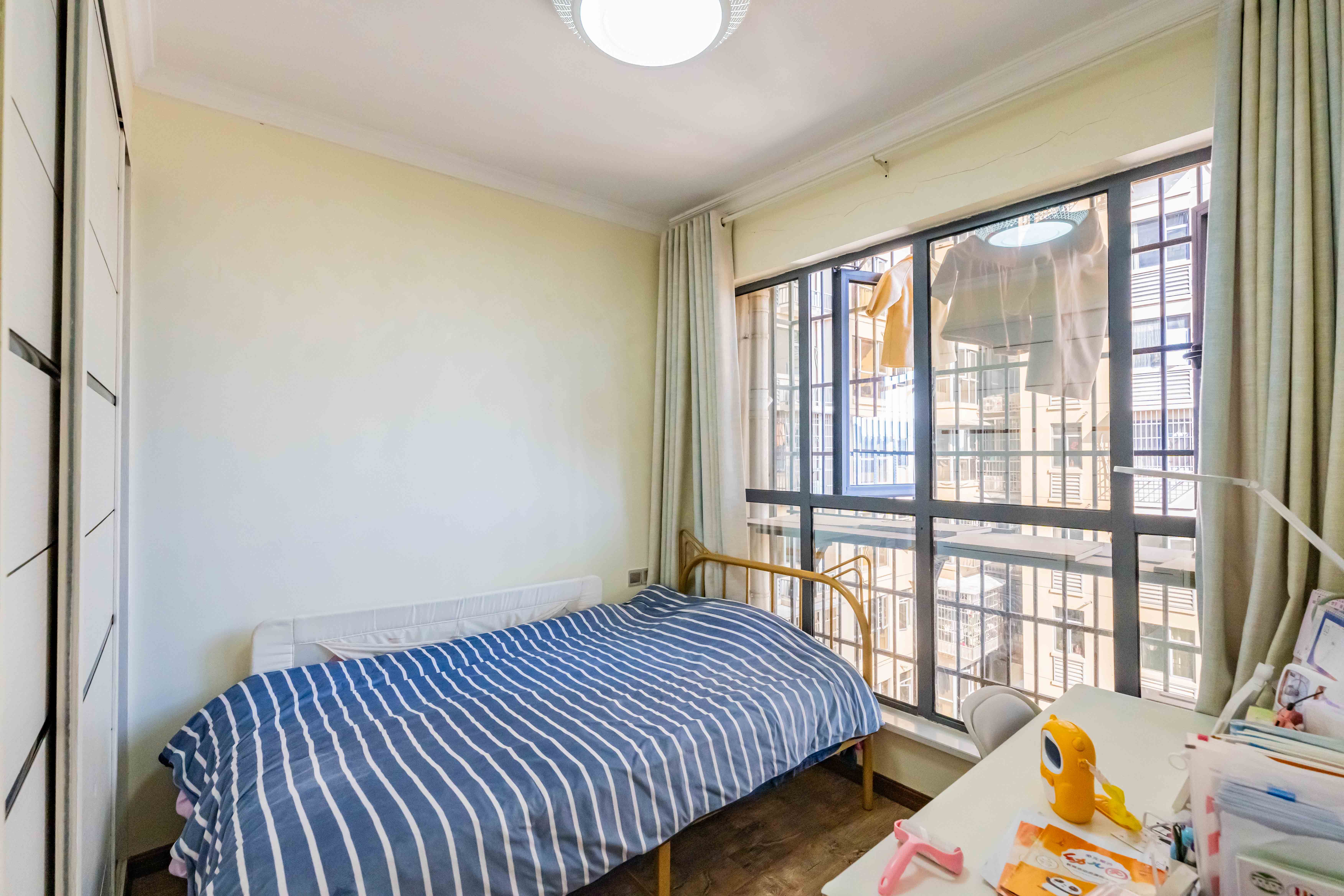 悦湖山 3室2厅1卫 83.0万 悦湖山 3室2厅1卫 83.0万卧室