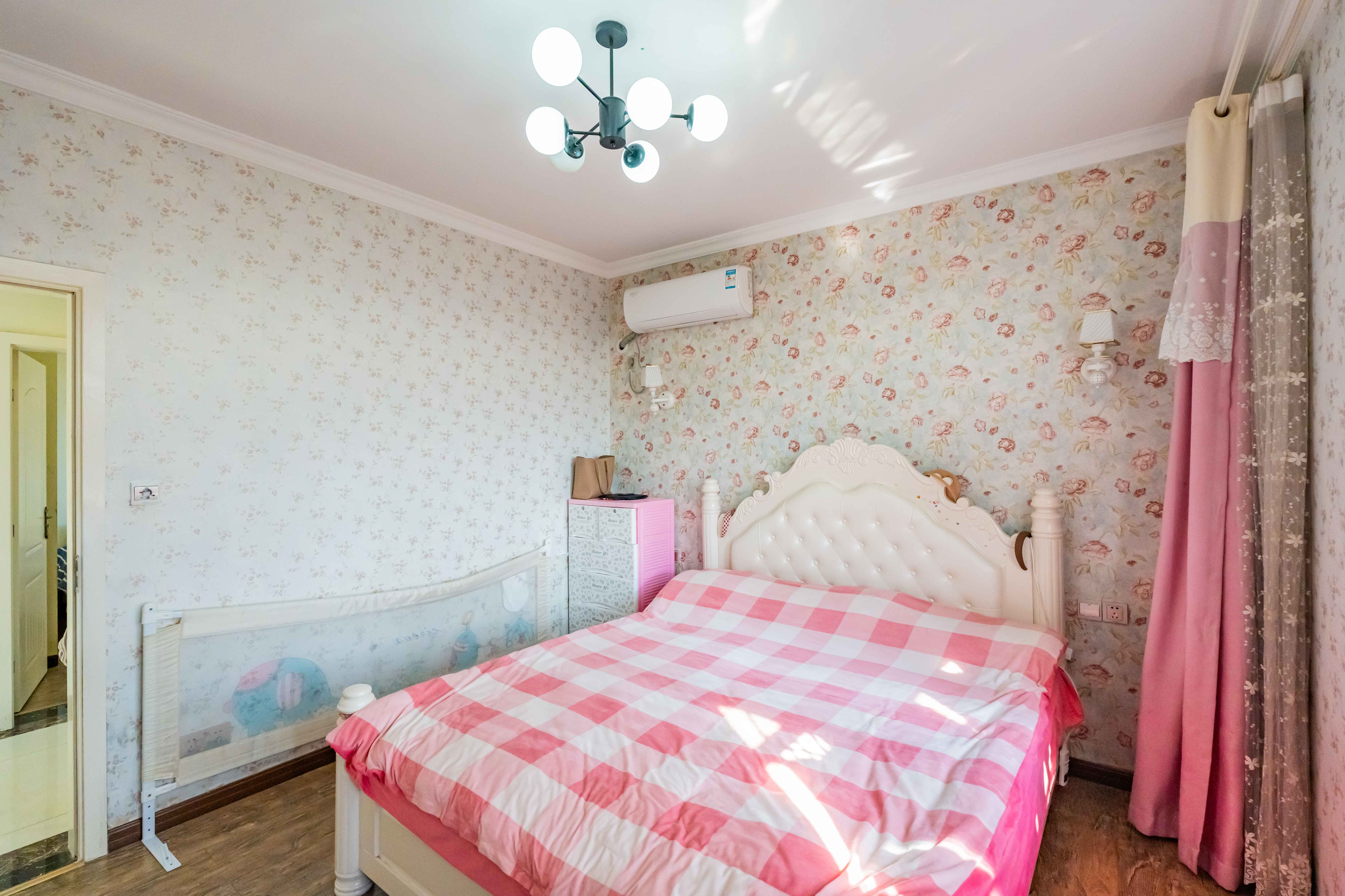 悦湖山 3室2厅1卫 83.0万 悦湖山 3室2厅1卫 83.0万卧室