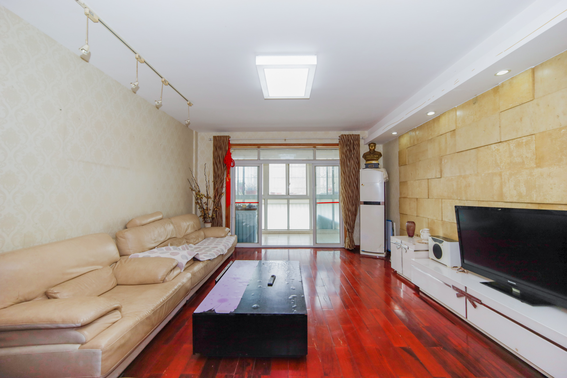 梅苑家园 3室2厅2卫 66.8万 梅苑家园 3室2厅2卫 66.8万客厅