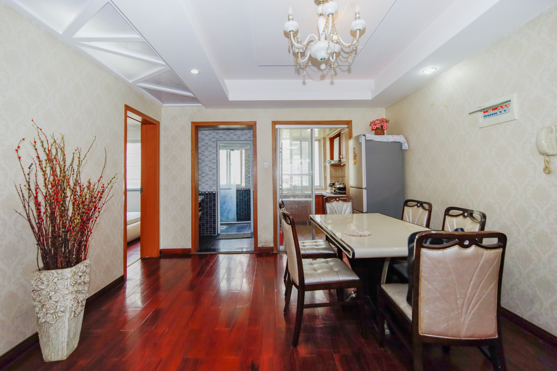 梅苑家园 3室2厅2卫 66.8万 梅苑家园 3室2厅2卫 66.8万客厅