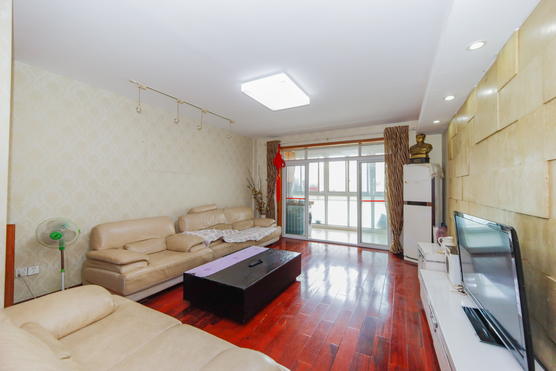 梅苑家园 3室2厅2卫 66.8万 梅苑家园 3室2厅2卫 66.8万客厅