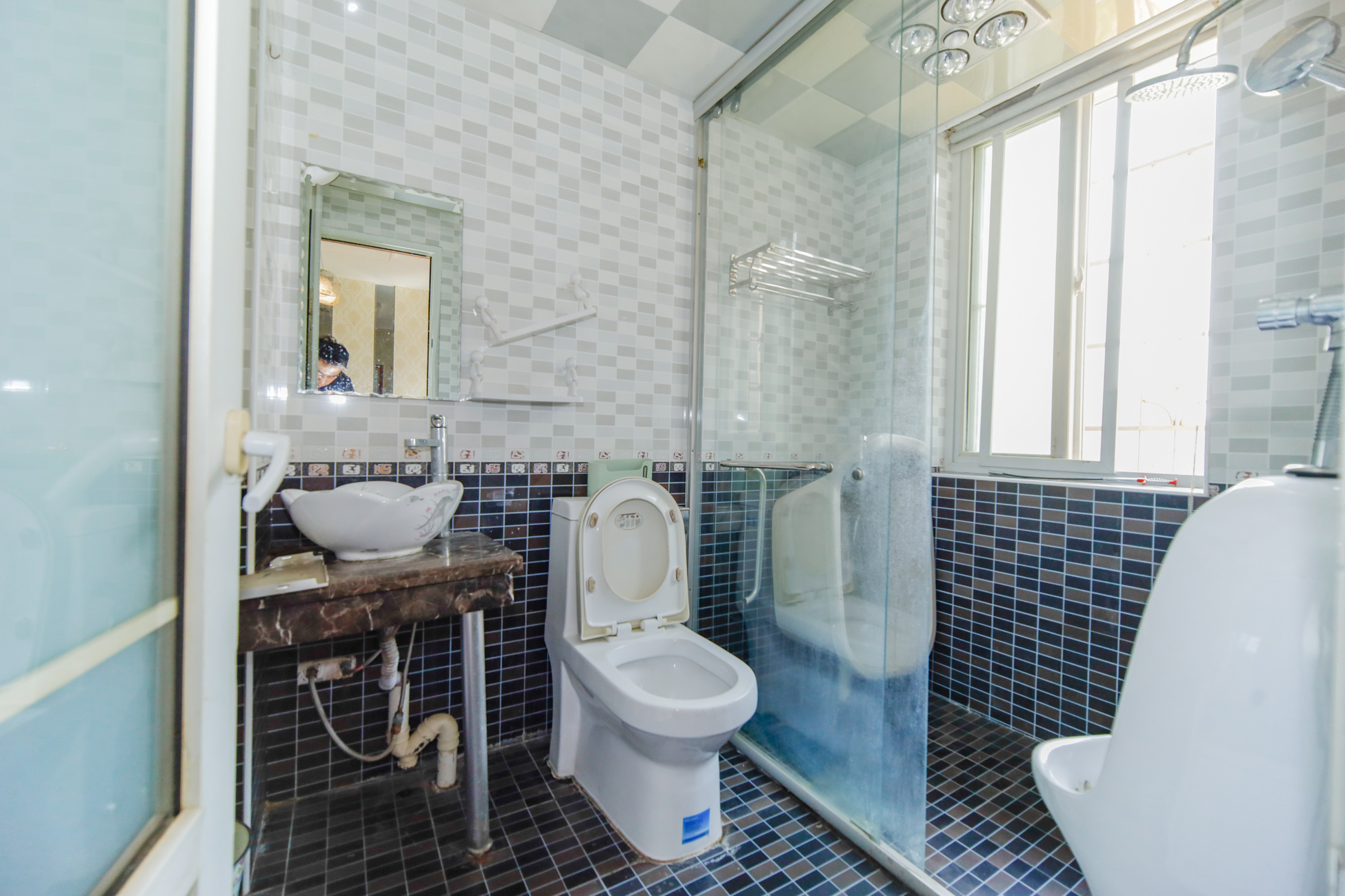 梅苑家园 3室2厅2卫 66.8万 梅苑家园 3室2厅2卫 66.8万卫生间