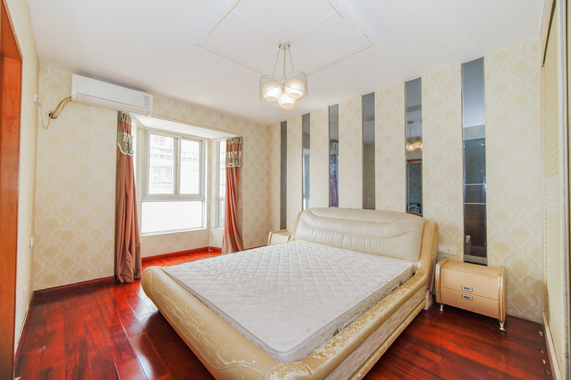 梅苑家园 3室2厅2卫 66.8万 梅苑家园 3室2厅2卫 66.8万卧室