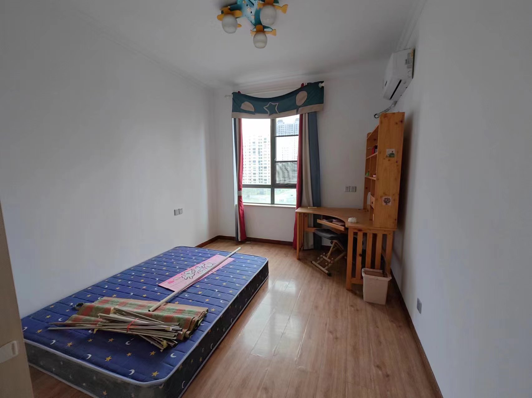 泰山公馆 3室2厅2卫 82.0万 泰山公馆 3室2厅2卫 82.0万室内图