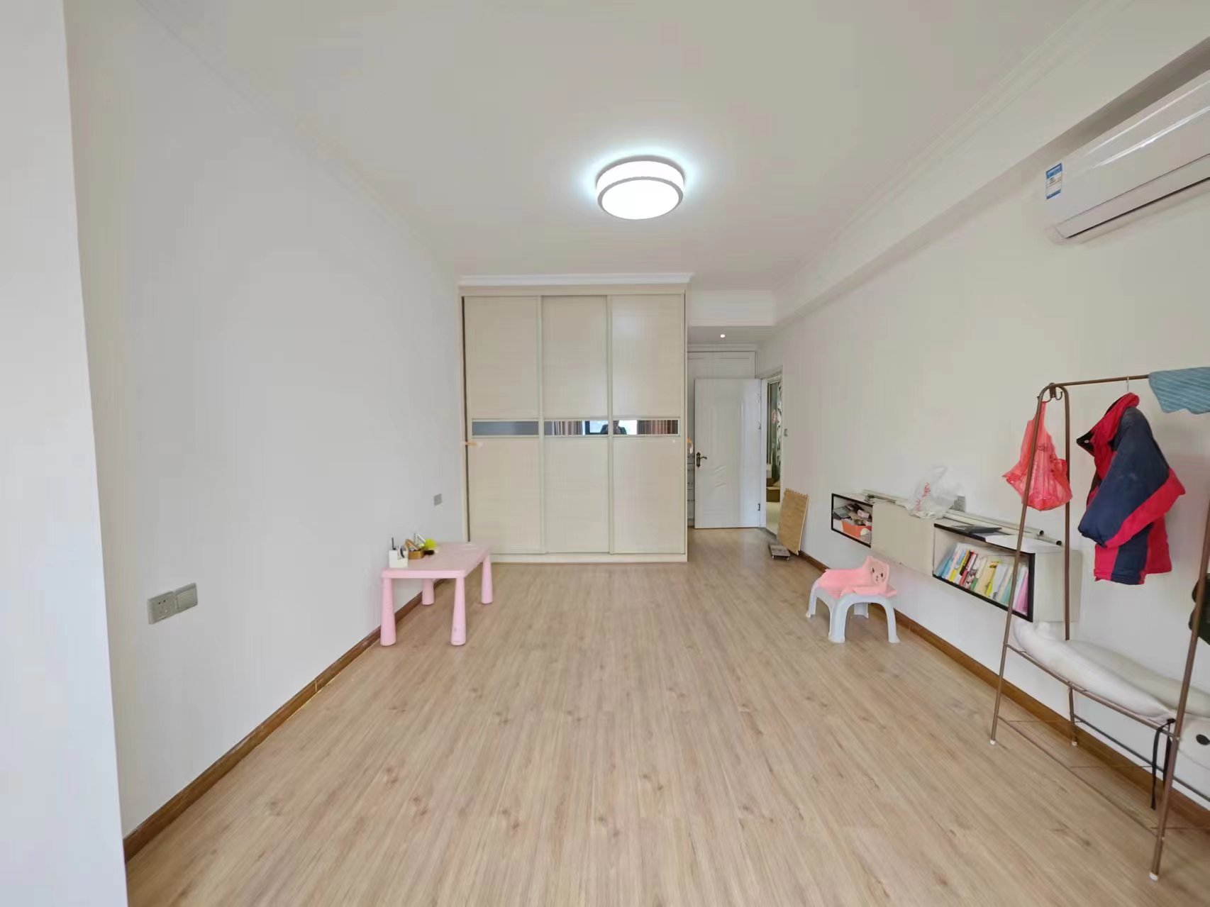 泰山公馆 3室2厅2卫 82.0万 泰山公馆 3室2厅2卫 82.0万室内图