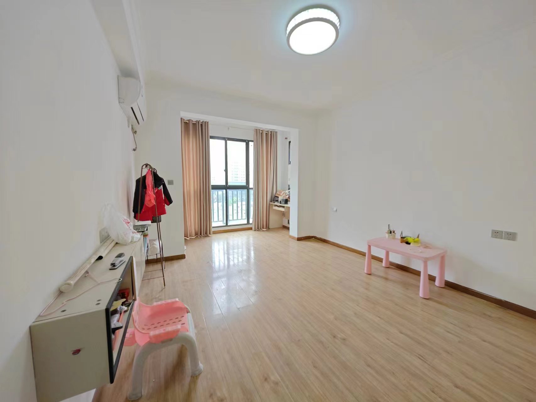 泰山公馆 3室2厅2卫 82.0万 泰山公馆 3室2厅2卫 82.0万室内图