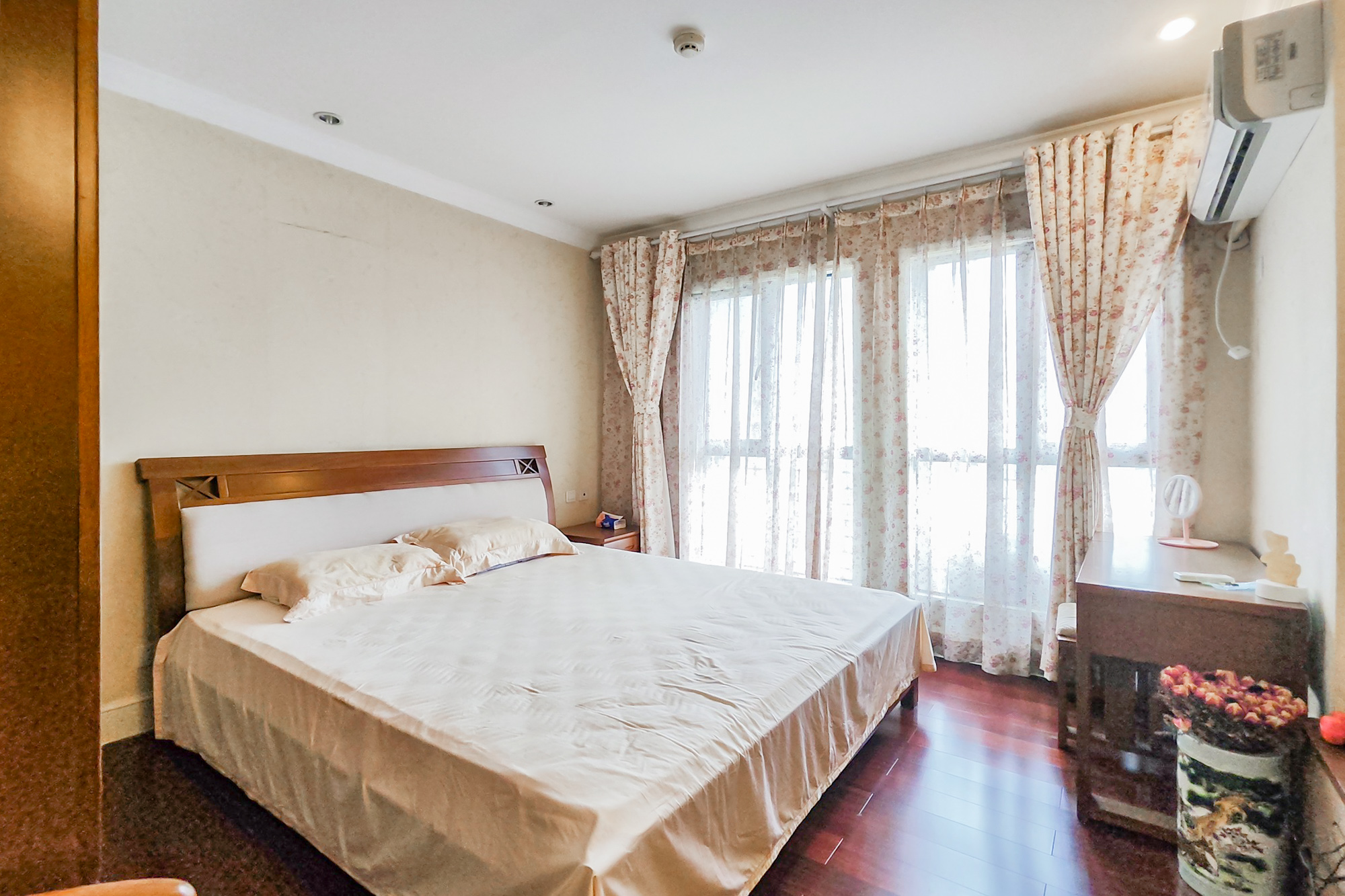 郡原广场 1室1厅1卫 41.8万 郡原广场 1室1厅1卫 41.8万卧室