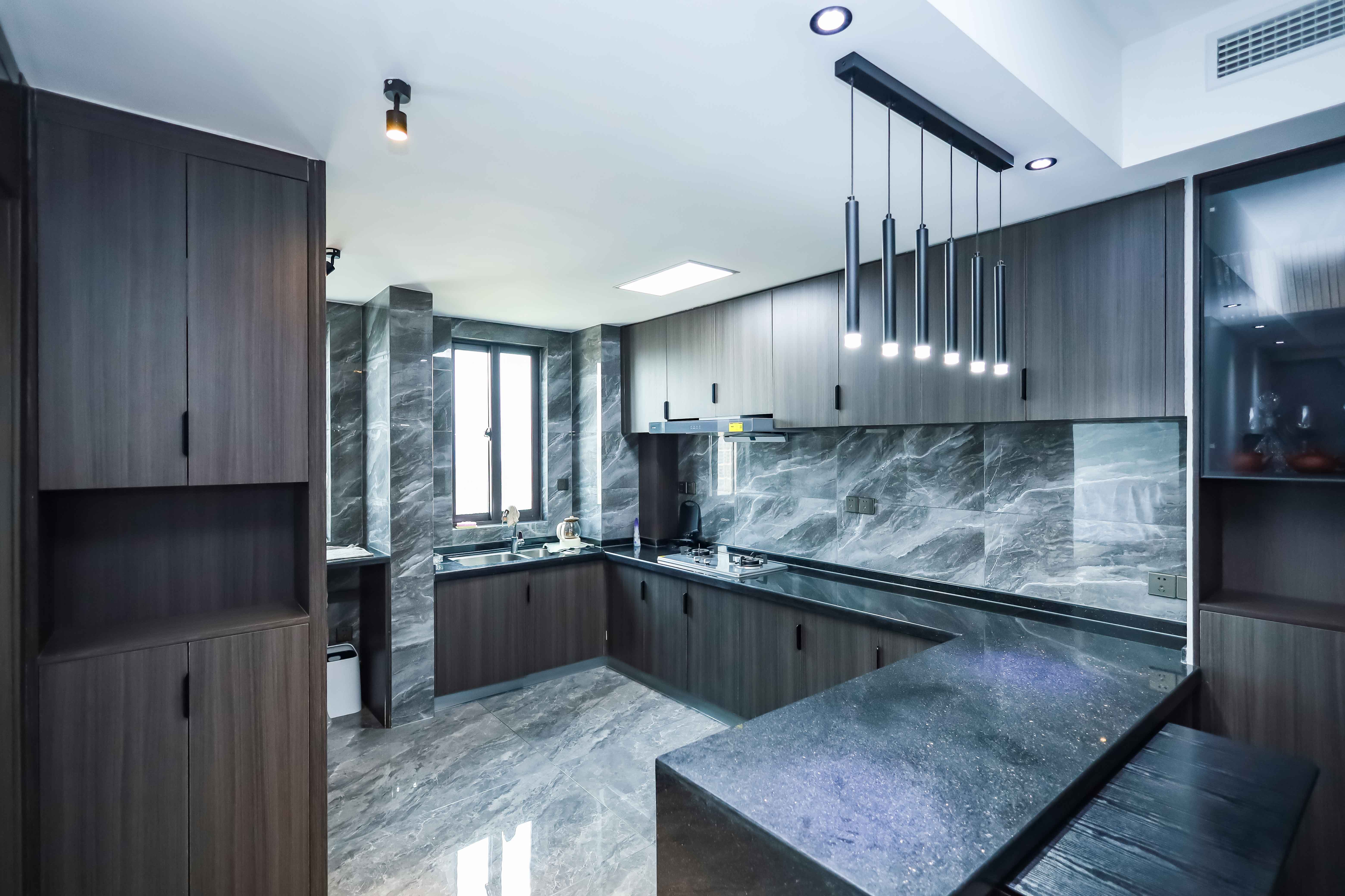 金辉优步花园  3室2厅1卫    139.0万 金辉优步花园  3室2厅1卫    139.0万厨房