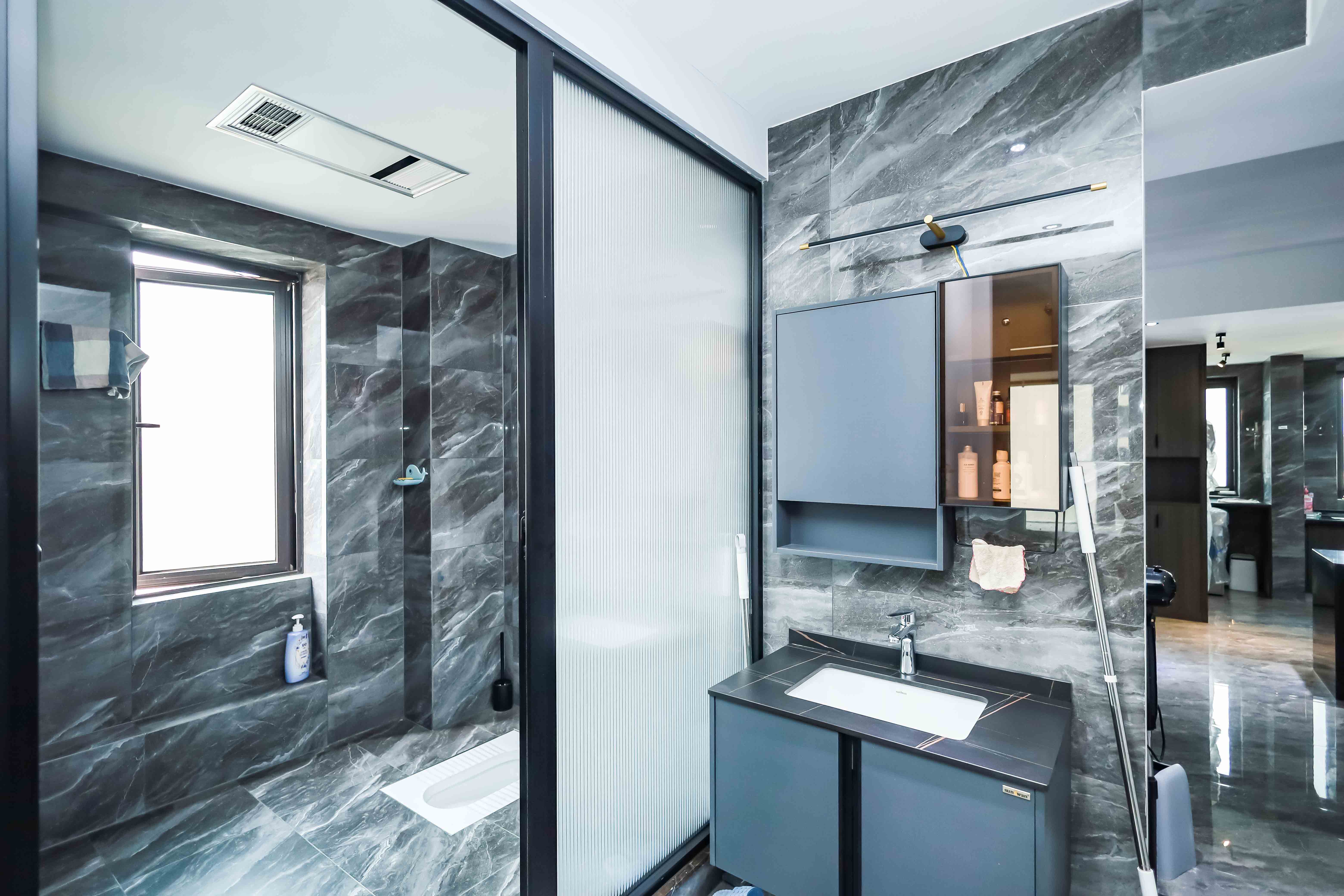 金辉优步花园  3室2厅1卫    139.0万 金辉优步花园  3室2厅1卫    139.0万卫生间