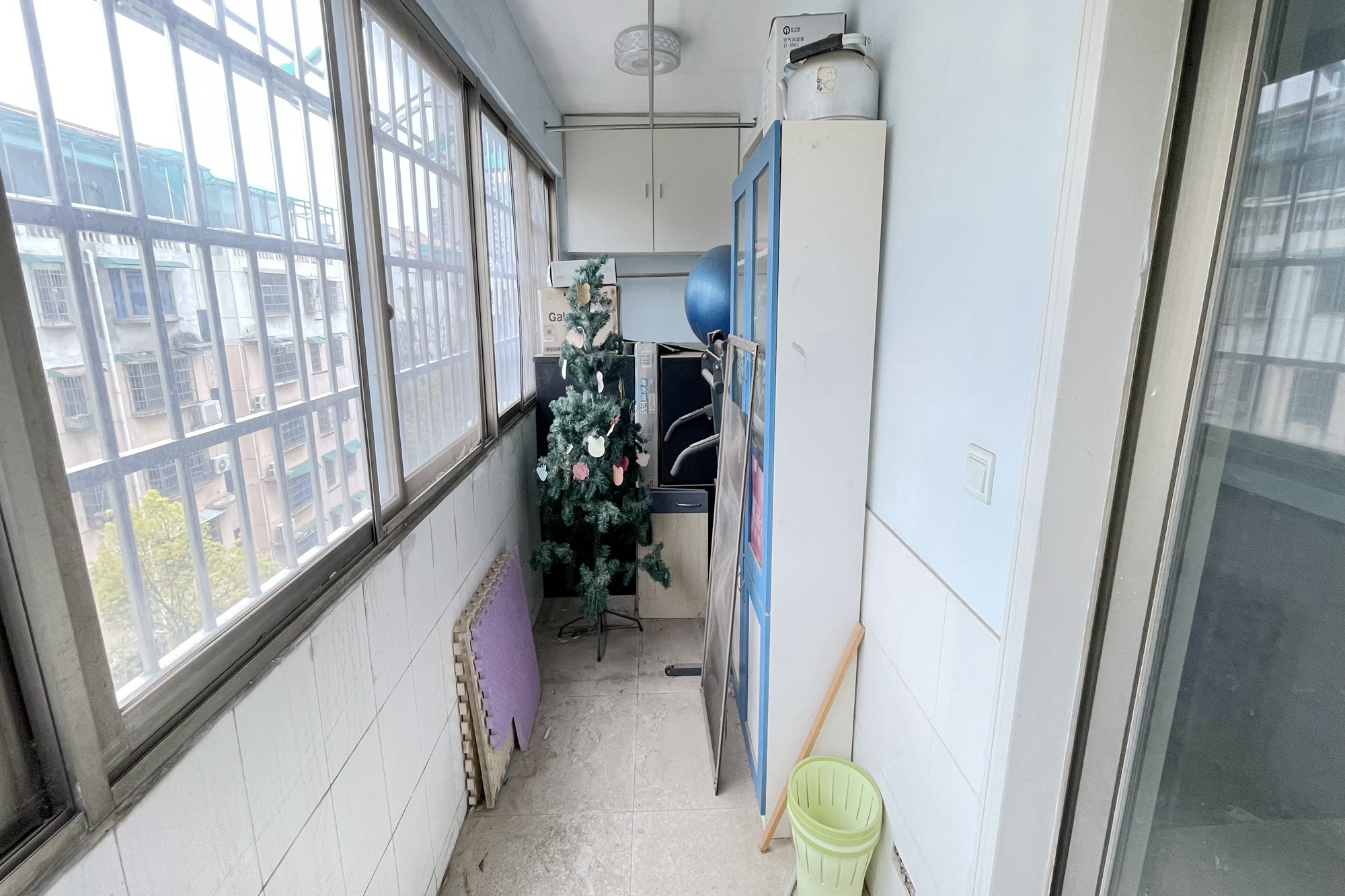 东南明苑  4室2厅2卫   165.00万阳台