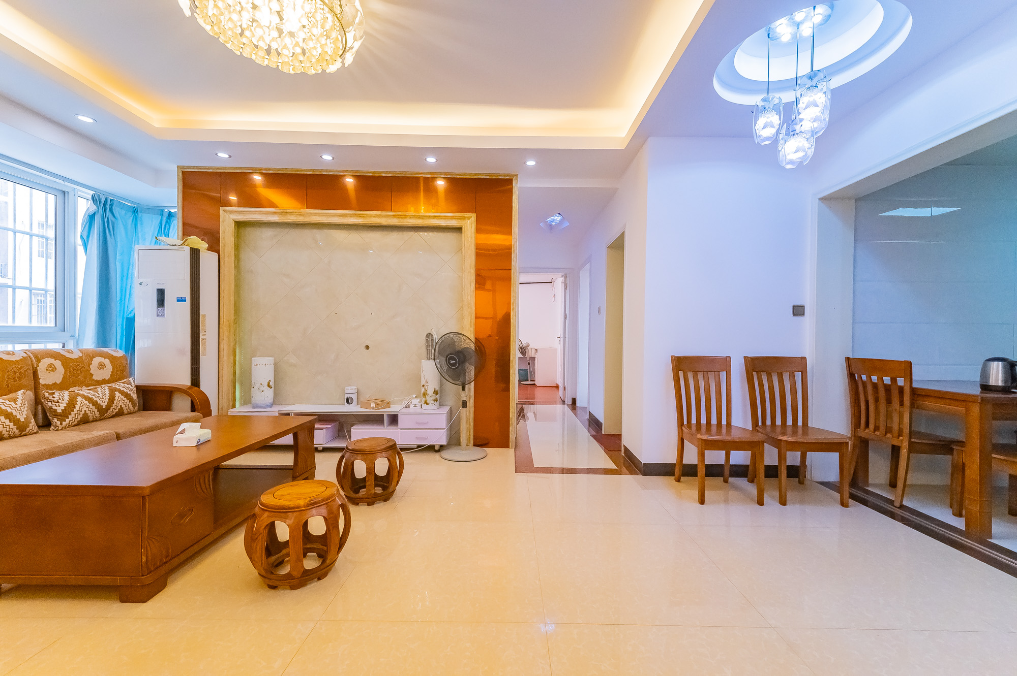 泊林晶城 3室2厅1卫 69.8万 泊林晶城 3室2厅1卫 69.8万客厅